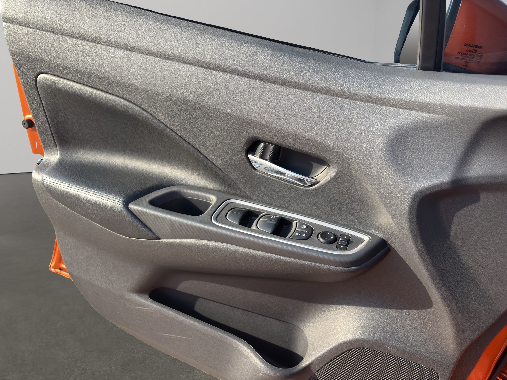 2024 Nissan Versa 4 pts. Exclusive, CVT, a/ac. Aut., piel, f. niebla, f. led, RA-17