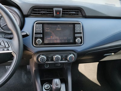 2024 Nissan Versa 4 pts. Advance, CVT, a/ac., f. niebla, RA-16