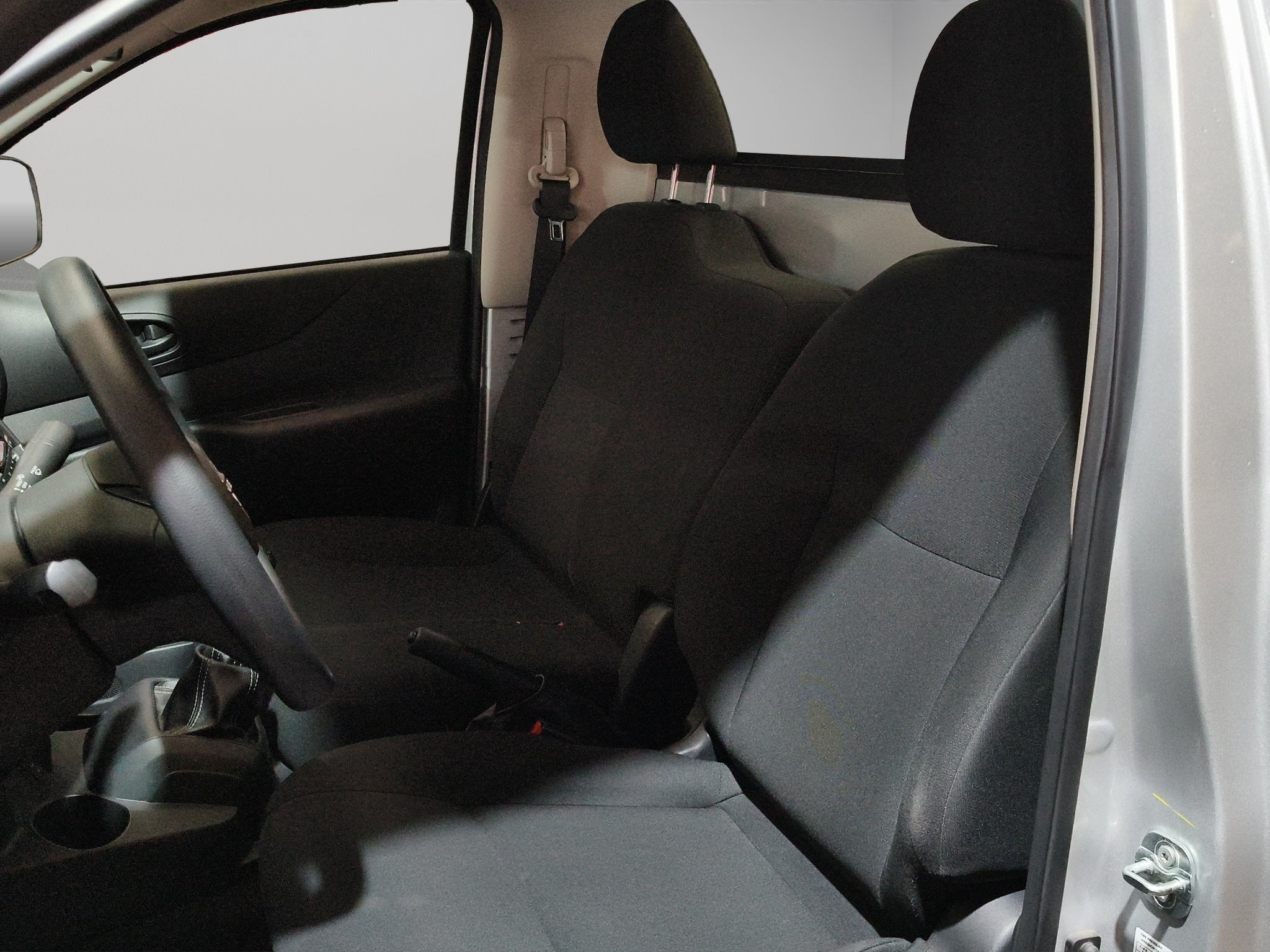 2024 Nissan Comerciales NP300 2 pts. Pick-Up, Cab. Sencilla, TM6, a/ac.