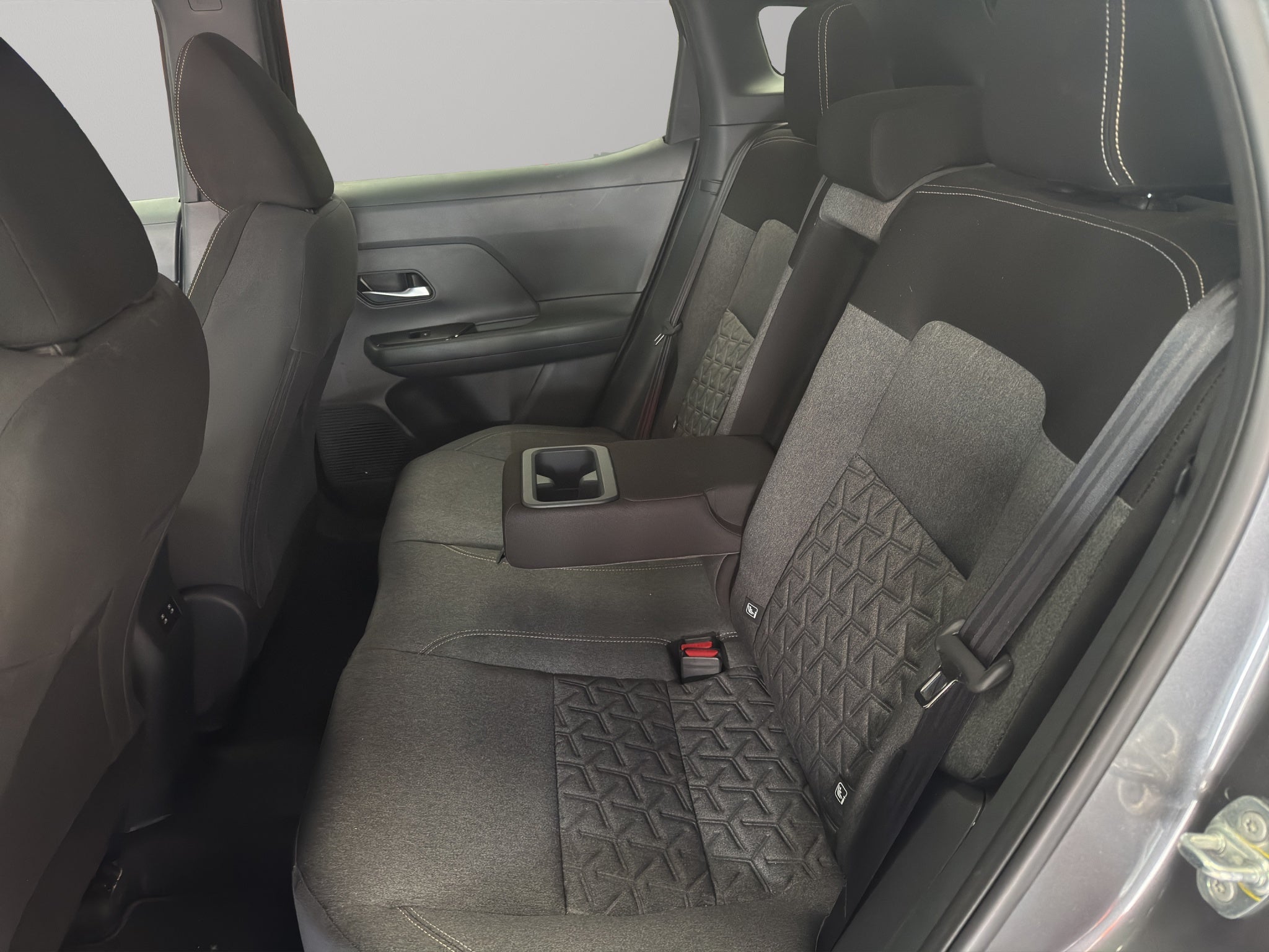 2025 Nissan Kicks VUD 5 pts. Advance, 2.0l, TA, RA-17 (línea nueva)