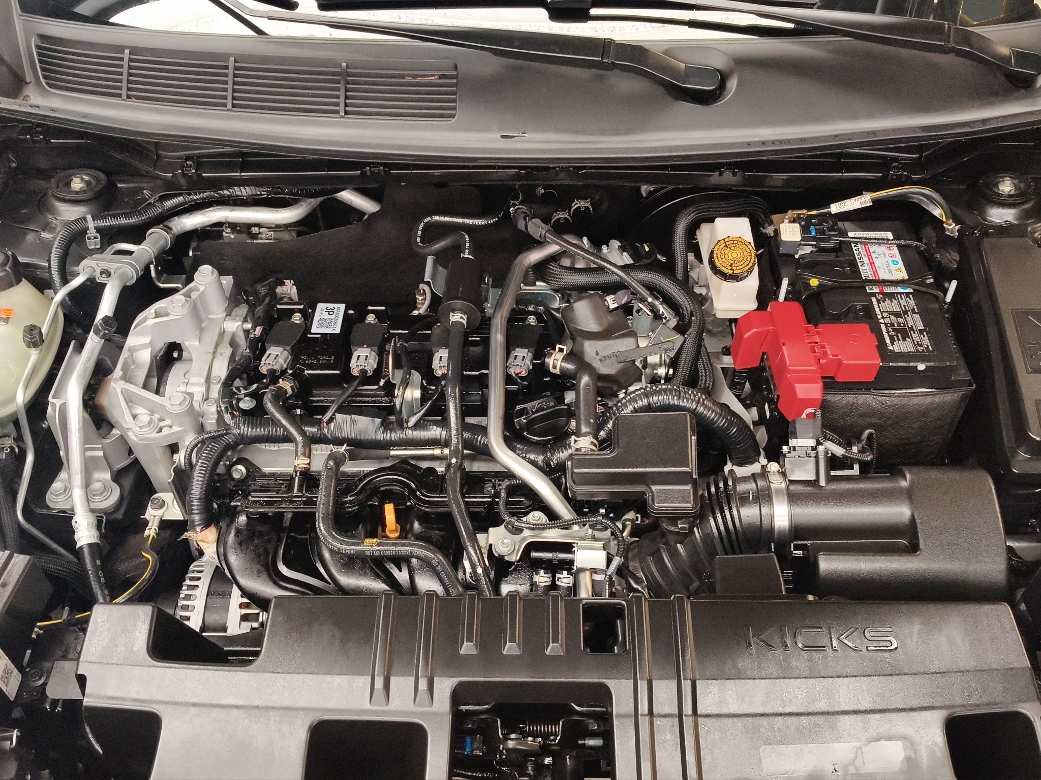 2025 Nissan Kicks VUD 5 pts. Advance, 2.0l, TA, RA-17 (línea nueva)