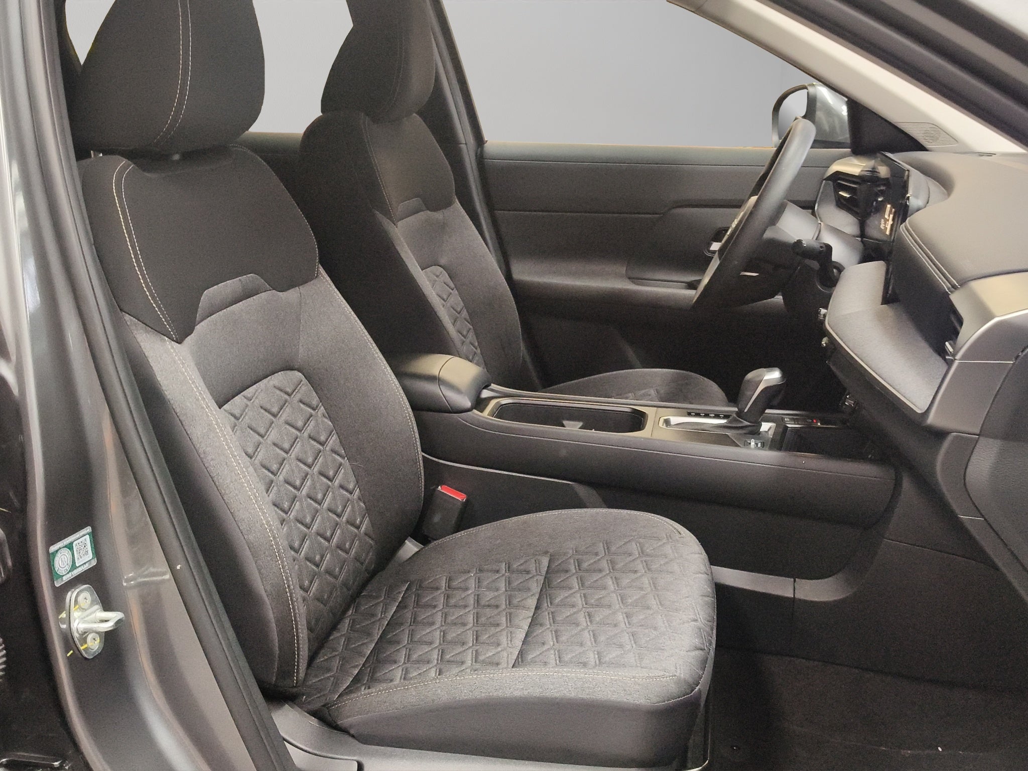 2025 Nissan Kicks VUD 5 pts. Advance, 2.0l, TA, RA-17 (línea nueva)