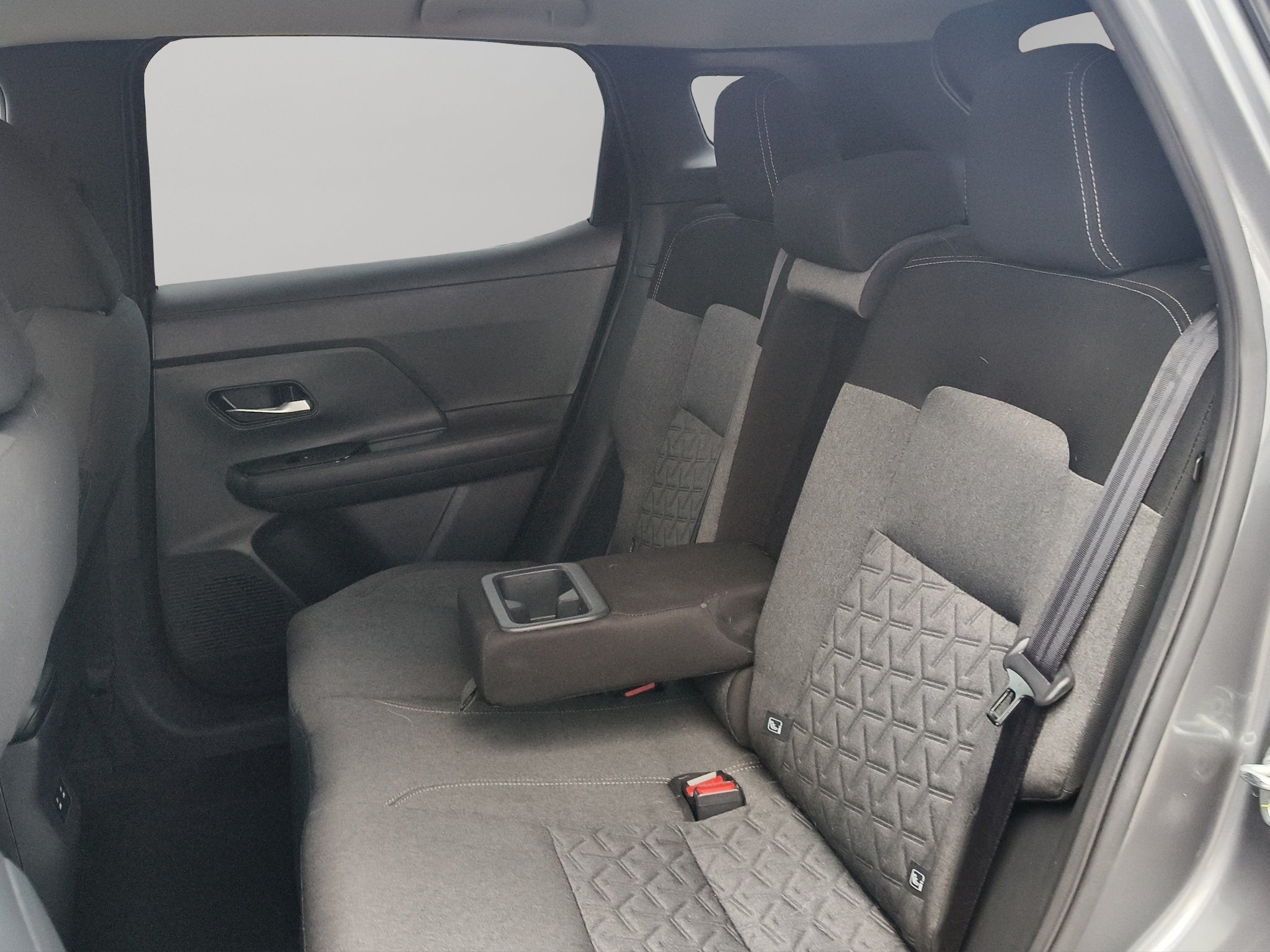 2025 Nissan Kicks VUD 5 pts. Advance, 2.0l, TA, RA-17 (línea nueva)
