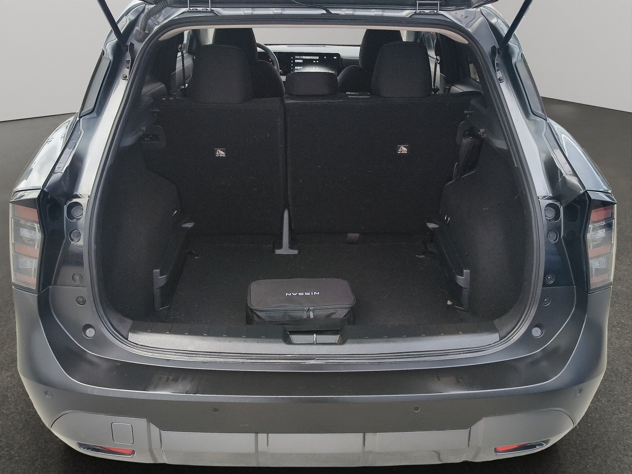 2025 Nissan Kicks VUD 5 pts. Advance, 2.0l, TA, RA-17 (línea nueva)