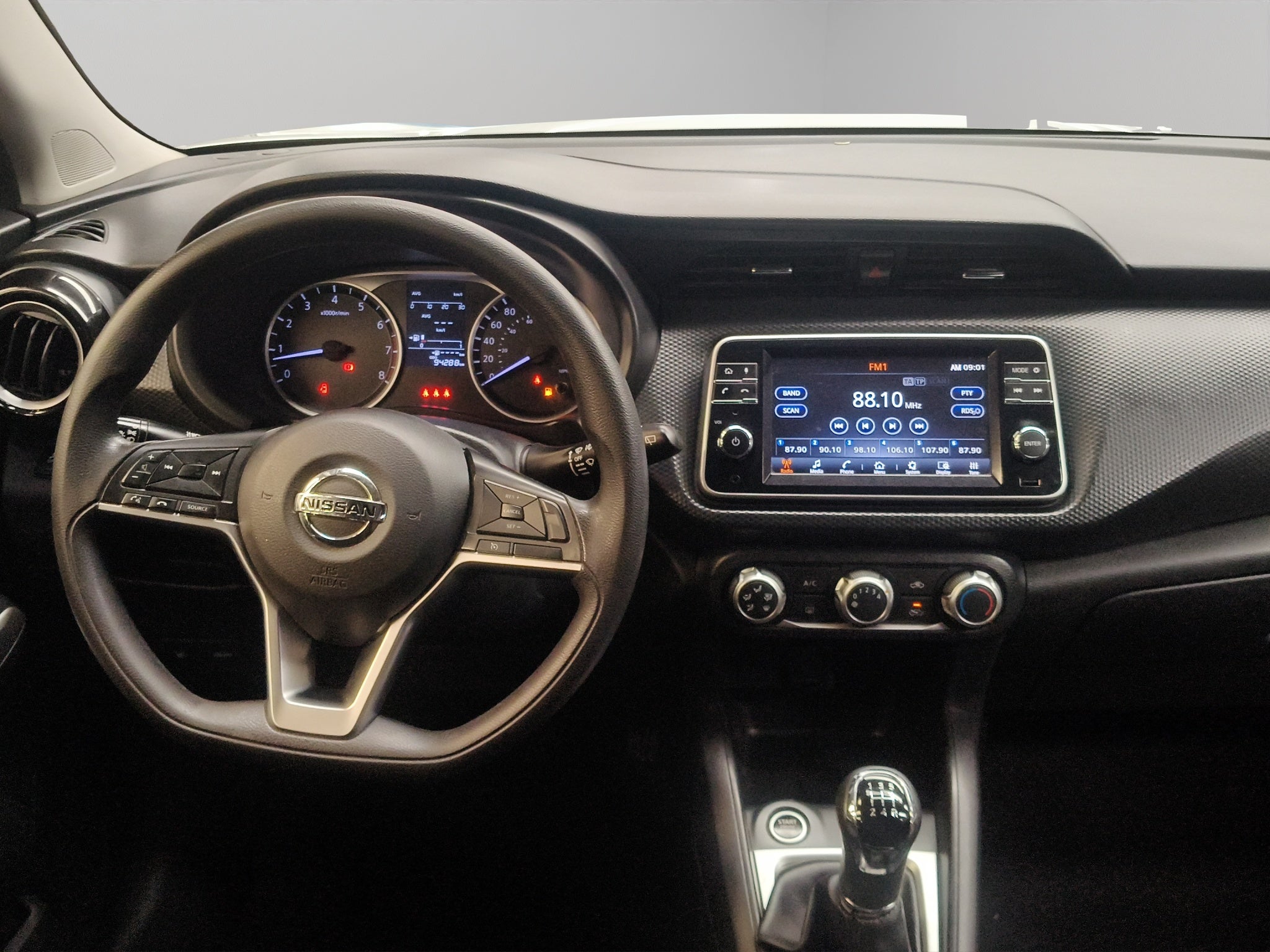 2021 Nissan Kicks VUD 5 pts. Advance, 1.6l, TM5, a/ac., VE, RA-16 (cambio de línea)