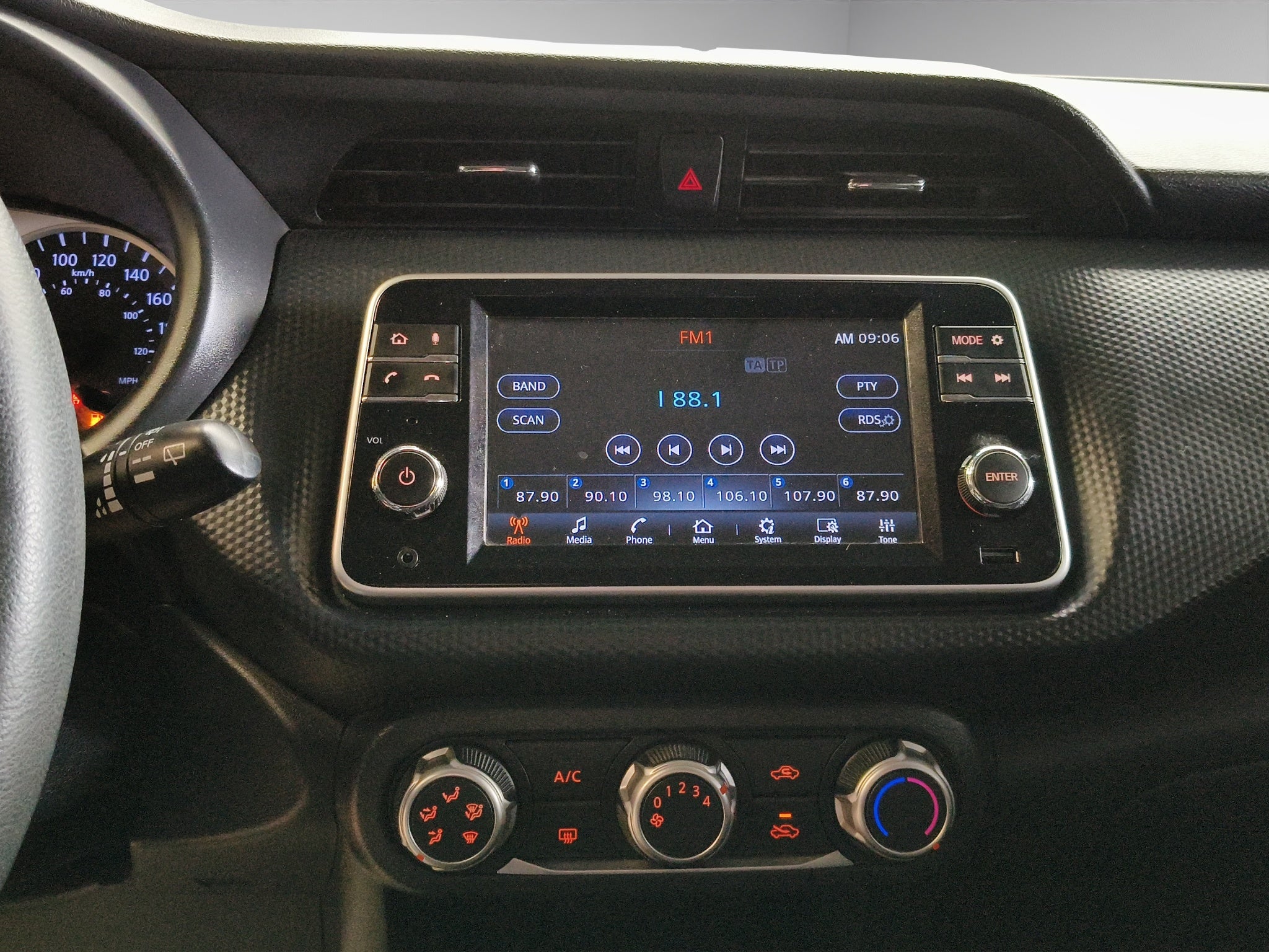 2021 Nissan Kicks VUD 5 pts. Advance, 1.6l, TM5, a/ac., VE, RA-16 (cambio de línea)