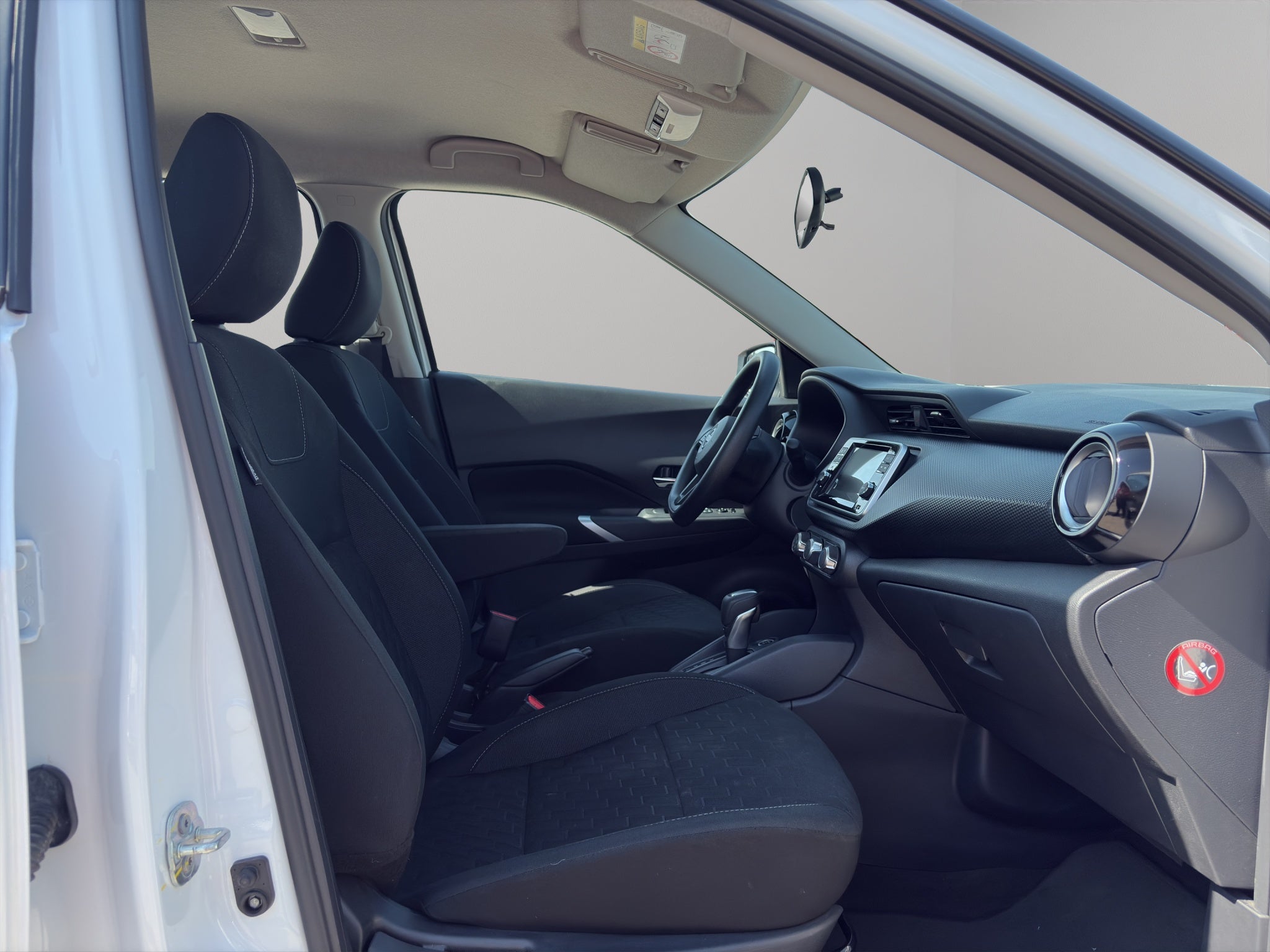 2024 Nissan Kicks VUD 5 pts. Advance, 1.6l, TM5, a/ac., VE, RA-16 (línea anterior)