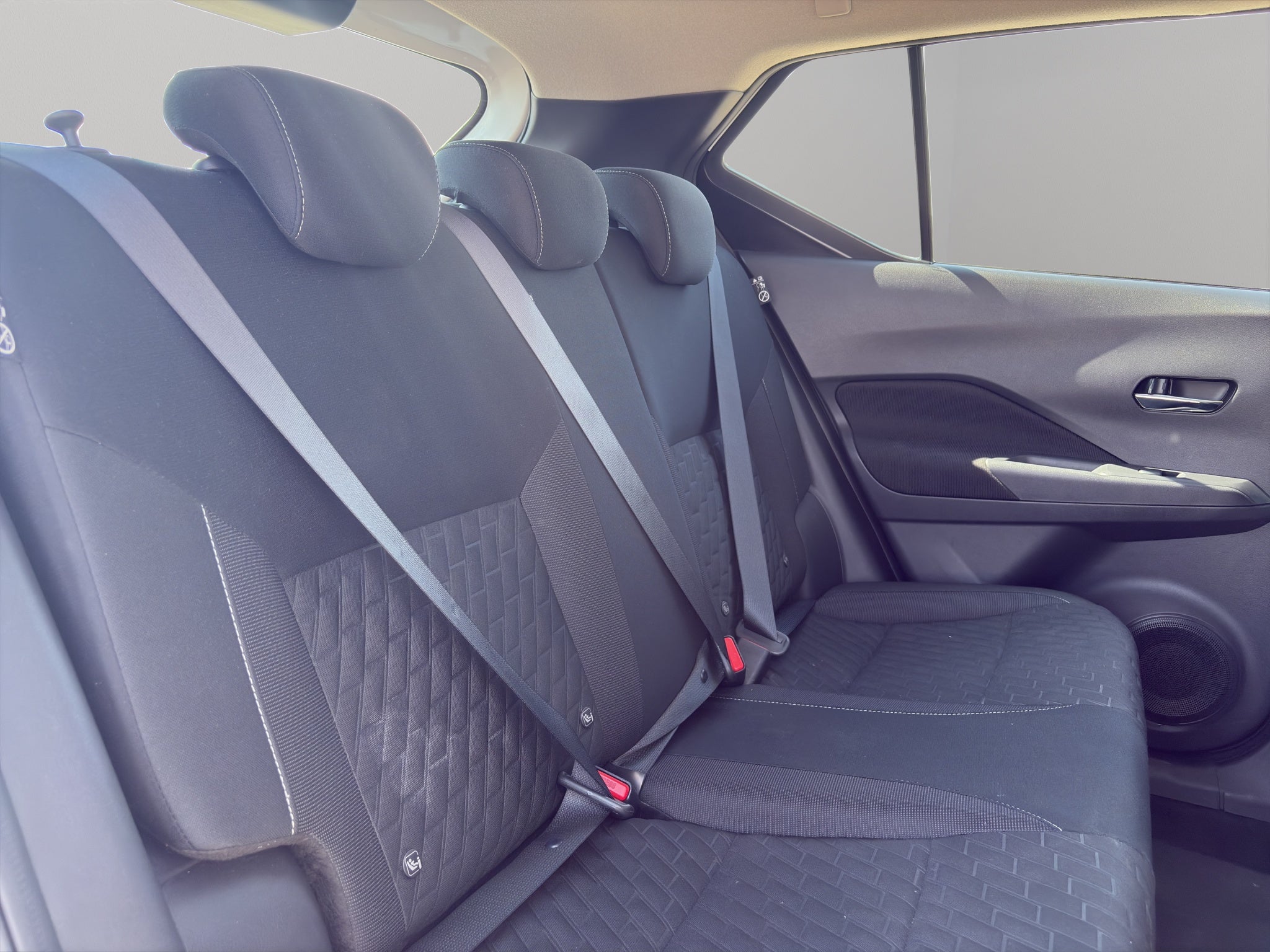 2024 Nissan Kicks VUD 5 pts. Advance, 1.6l, TM5, a/ac., VE, RA-16 (línea anterior)