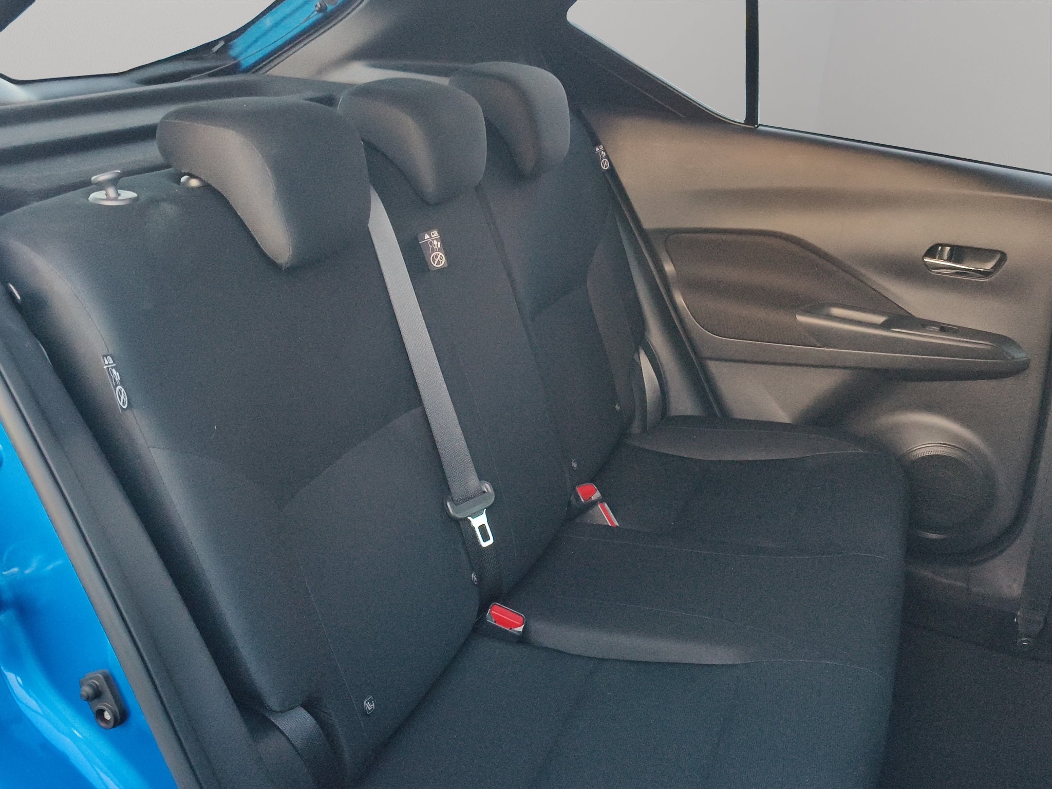 2024 Nissan Kicks VUD 5 pts. Advance, 1.6l, TM5, a/ac., VE, RA-16 (línea anterior)
