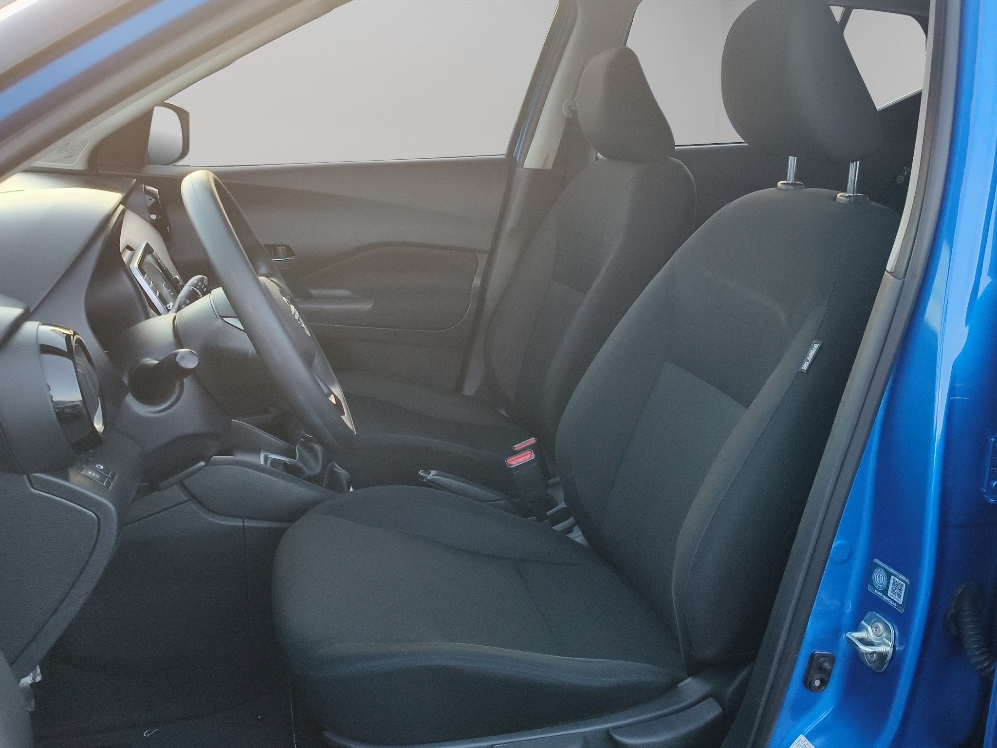 2024 Nissan Kicks VUD 5 pts. Advance, 1.6l, TM5, a/ac., VE, RA-16 (línea anterior)