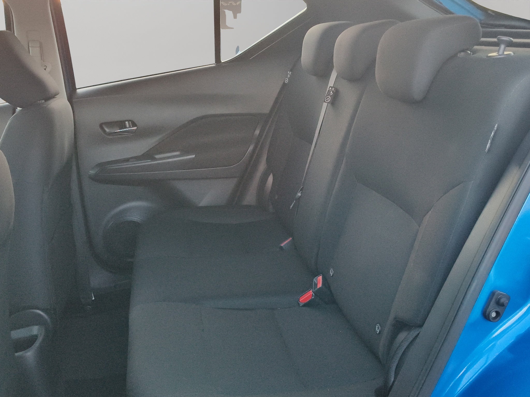 2024 Nissan Kicks VUD 5 pts. Advance, 1.6l, TM5, a/ac., VE, RA-16 (línea anterior)