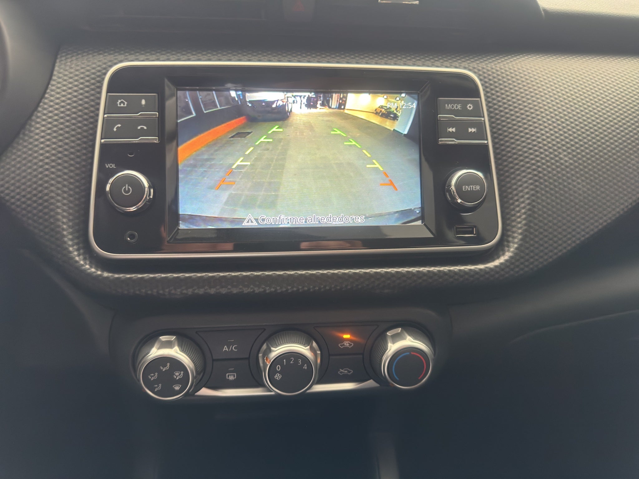 2025 Nissan Kicks VUD 5pts. Play Advance, 1.6l, CVT, RA-17 (línea nueva)