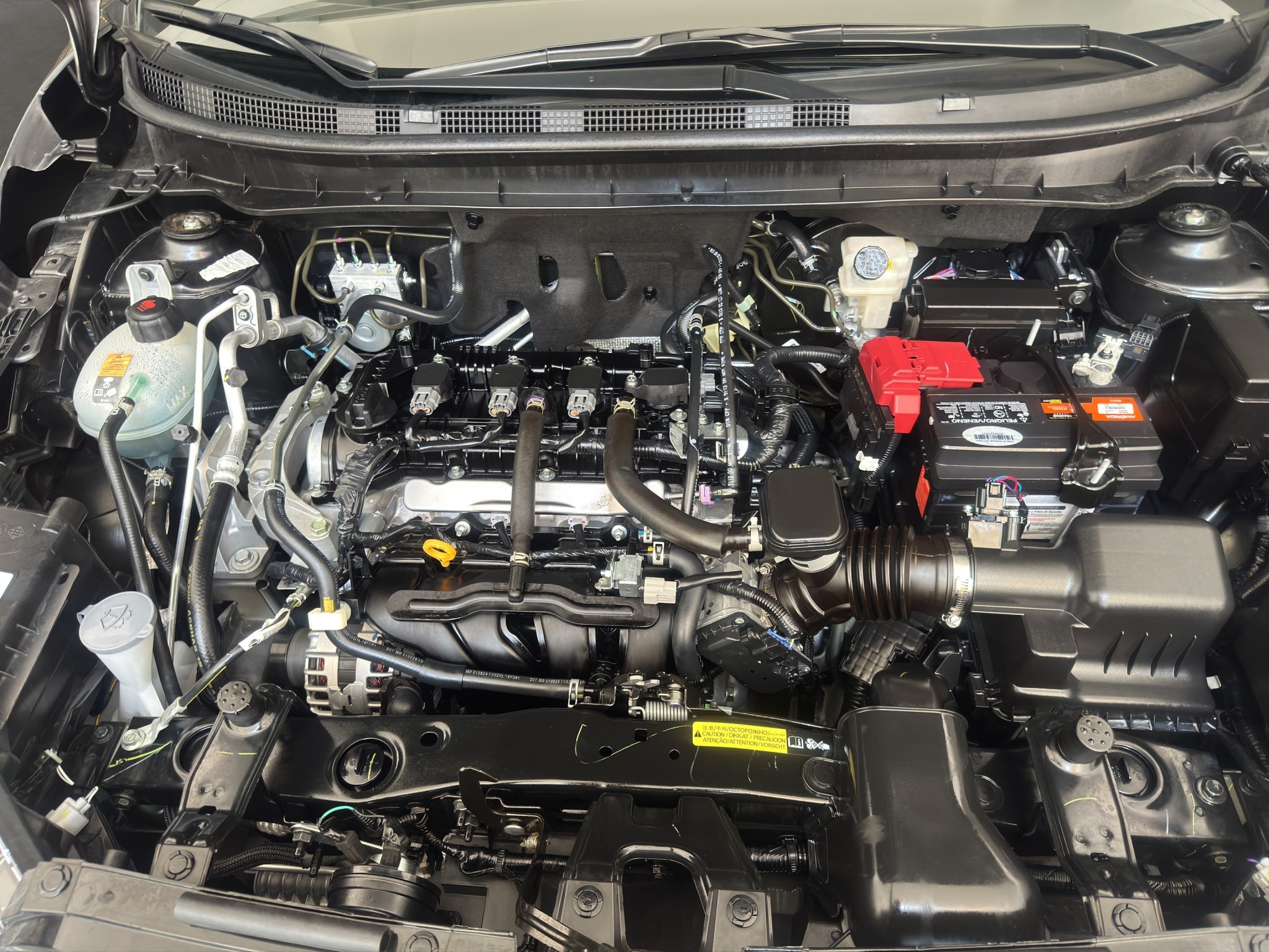 2025 Nissan Kicks VUD 5pts. Play Advance, 1.6l, CVT, RA-17 (línea nueva)
