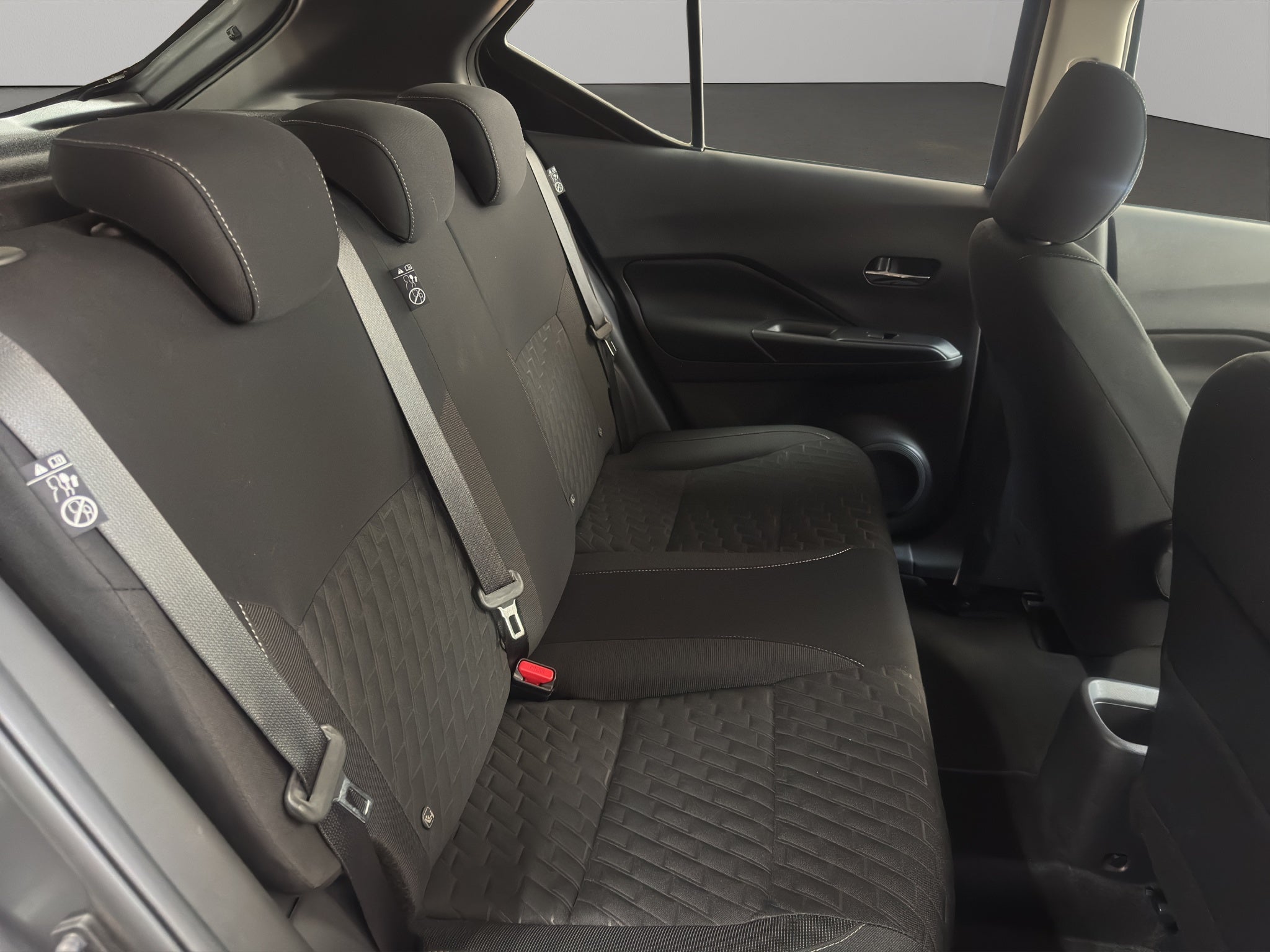 2025 Nissan Kicks VUD 5pts. Play Advance, 1.6l, CVT, RA-17 (línea nueva)