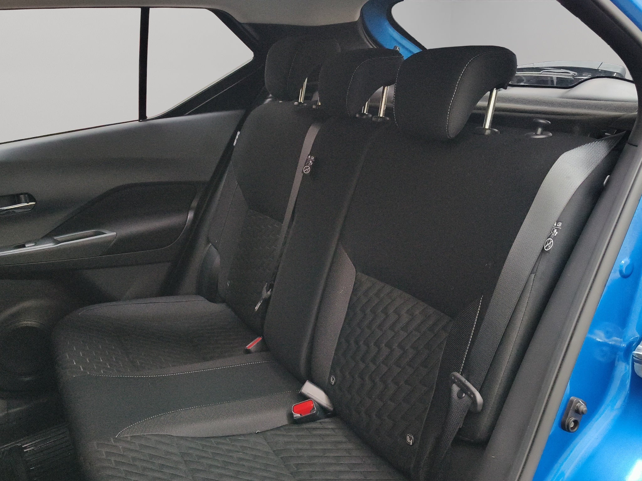 2024 Nissan Kicks VUD 4 pts. Advance, 1.6l, CVT, a/ac., VE, RA-16 (línea anterior)