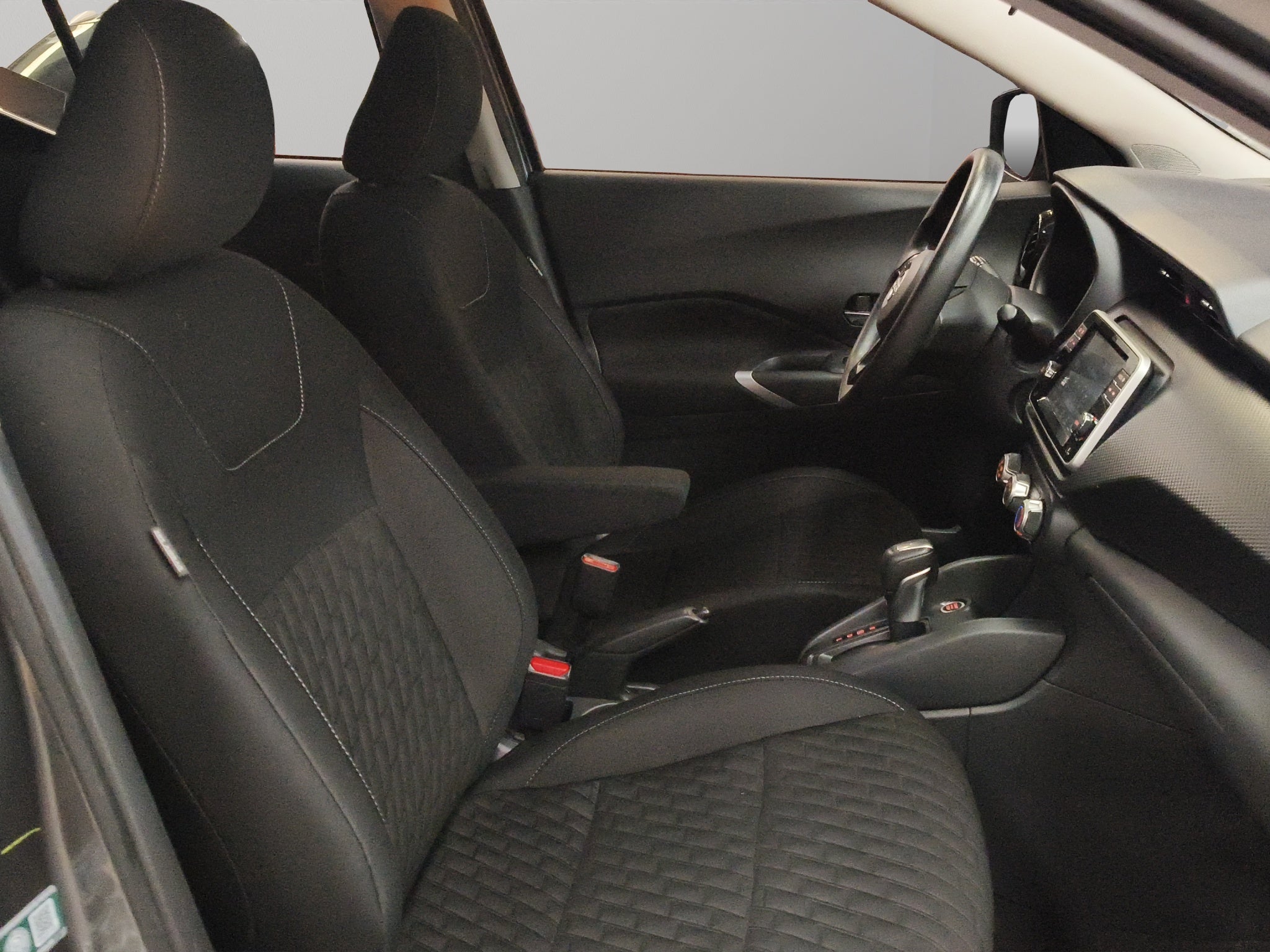 2024 Nissan Kicks VUD 5 pts. Advance, 1.6l, CVT, a/ac., VE, RA-16 (línea anterior)