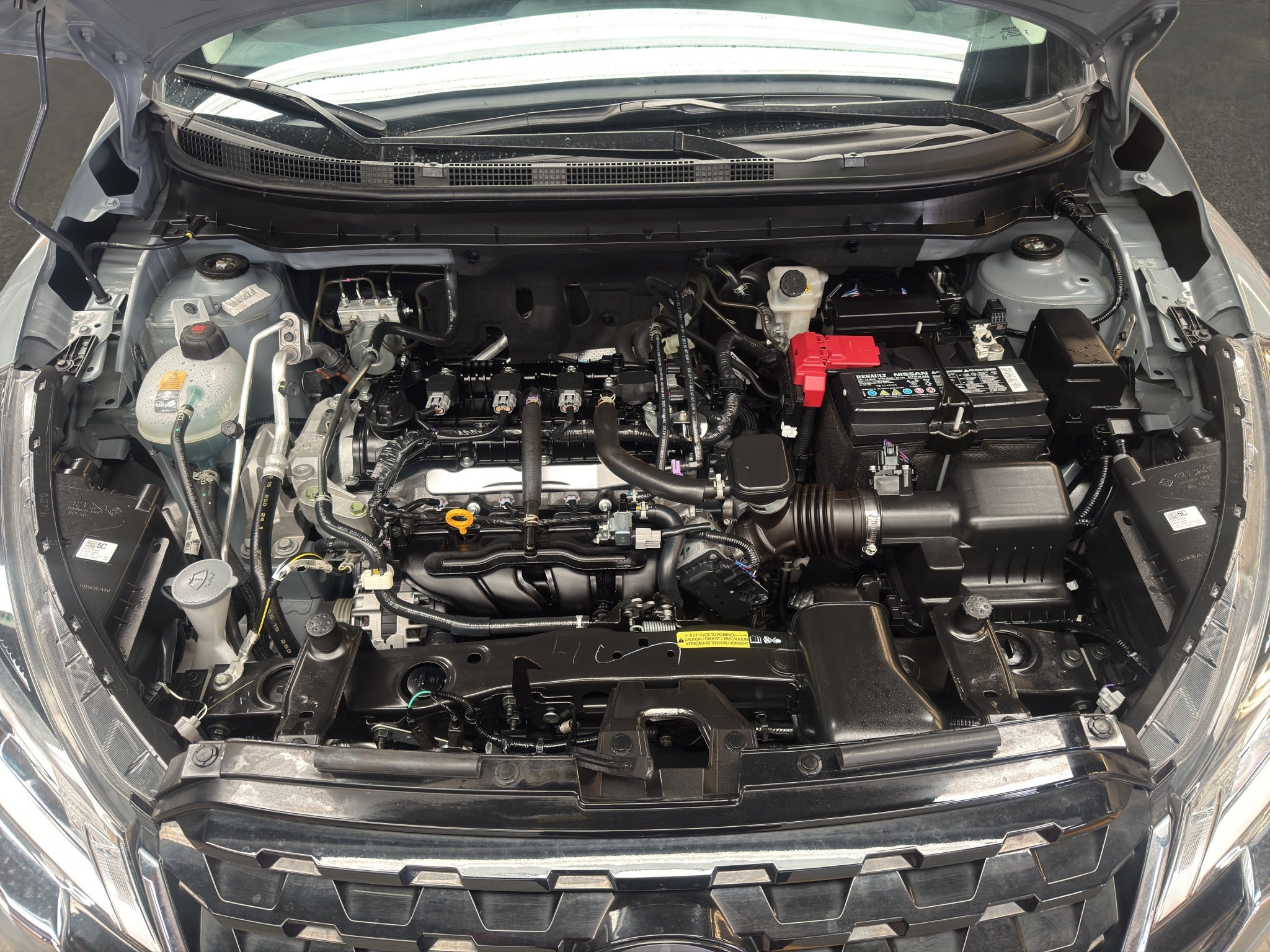 2025 Nissan Kicks VUD 5 pts. Play Advance, 1.6l, CVT, RA-17 (línea nueva)