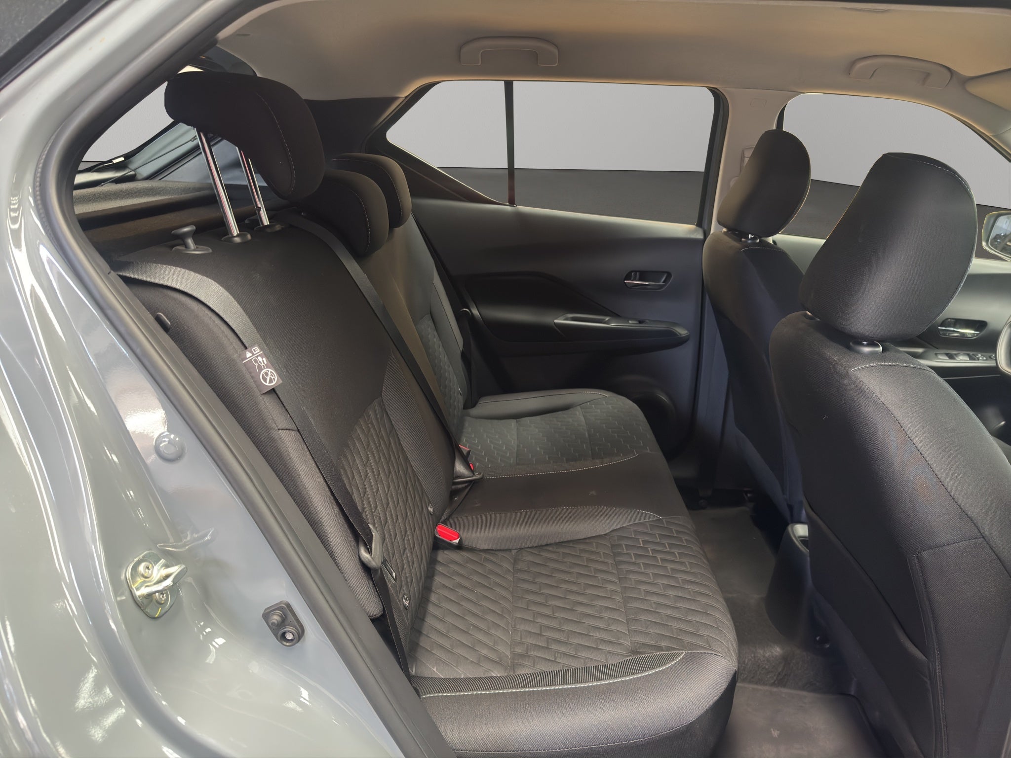 2025 Nissan Kicks VUD 5 pts. Play Advance, 1.6l, CVT, RA-17 (línea nueva)