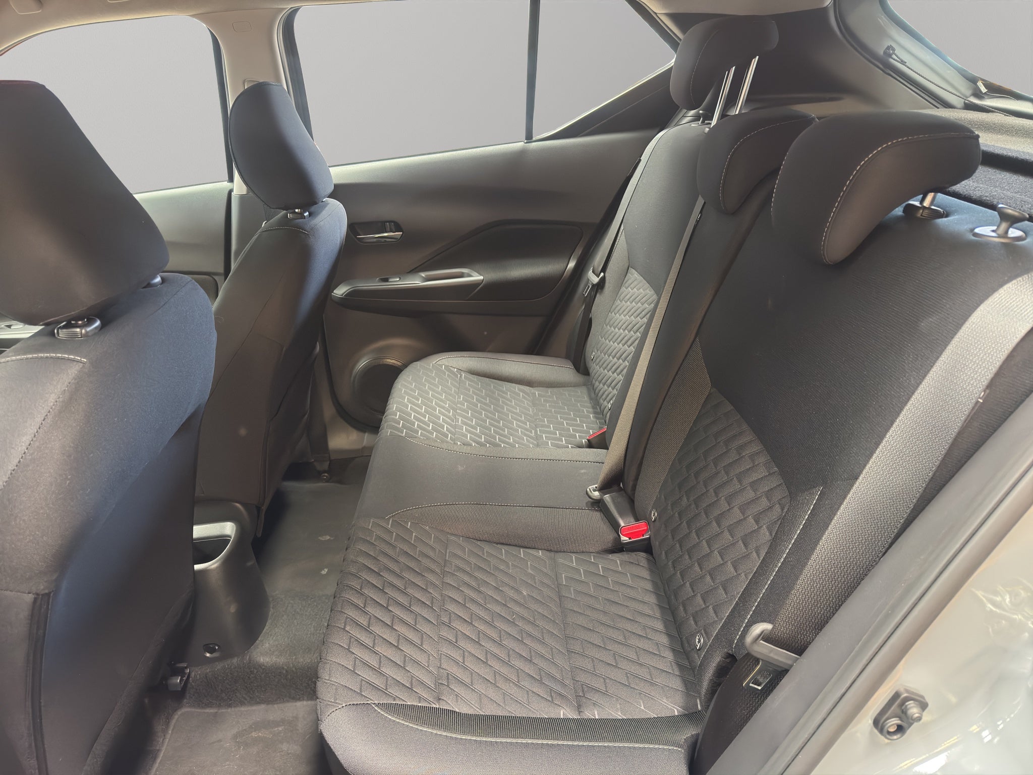 2025 Nissan Kicks VUD 5 pts. Play Advance, 1.6l, CVT, RA-17 (línea nueva)