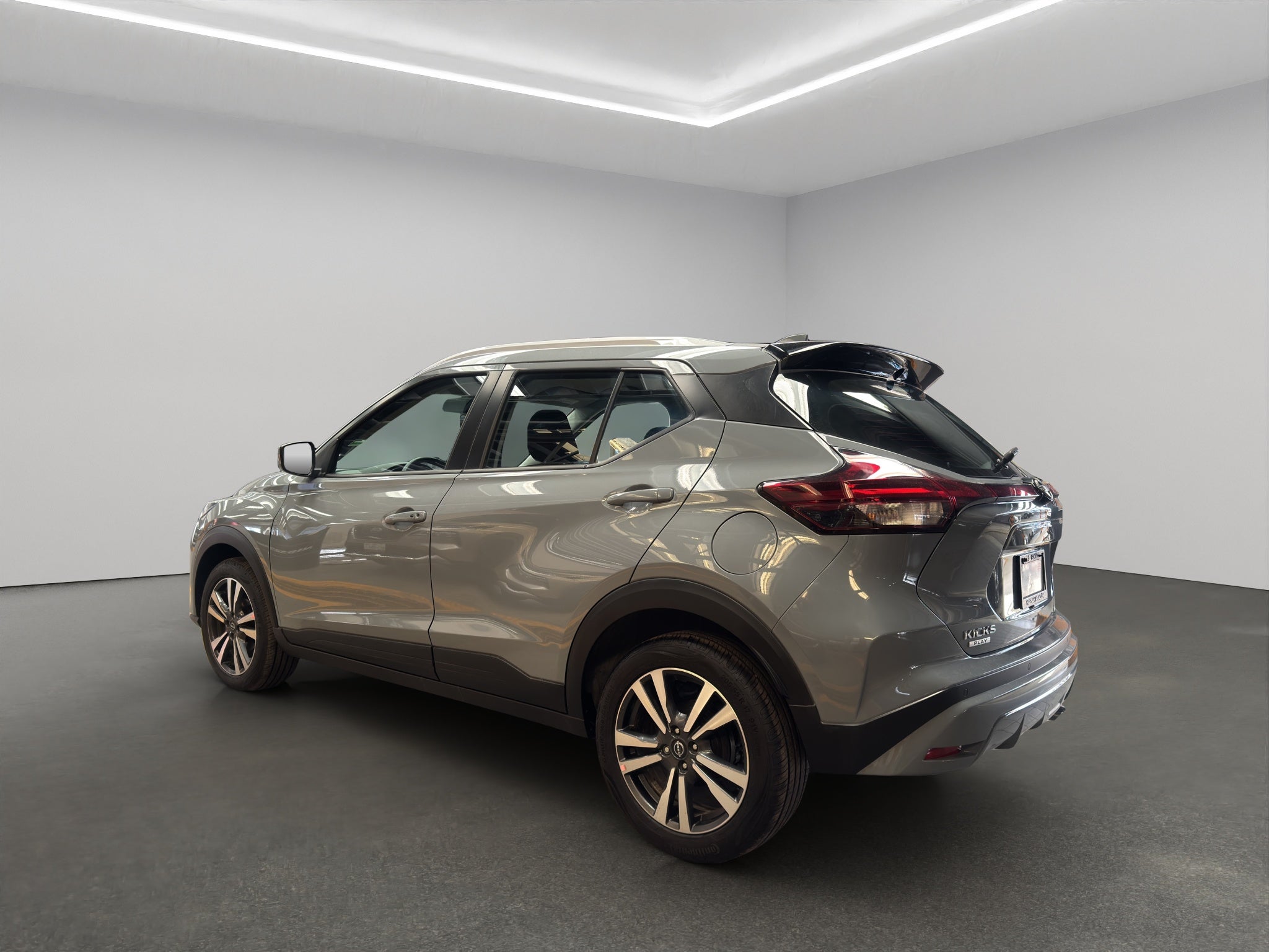 2025 Nissan Kicks VUD 5 pts. Play Advance, 1.6l, CVT, RA-17 (línea nueva)