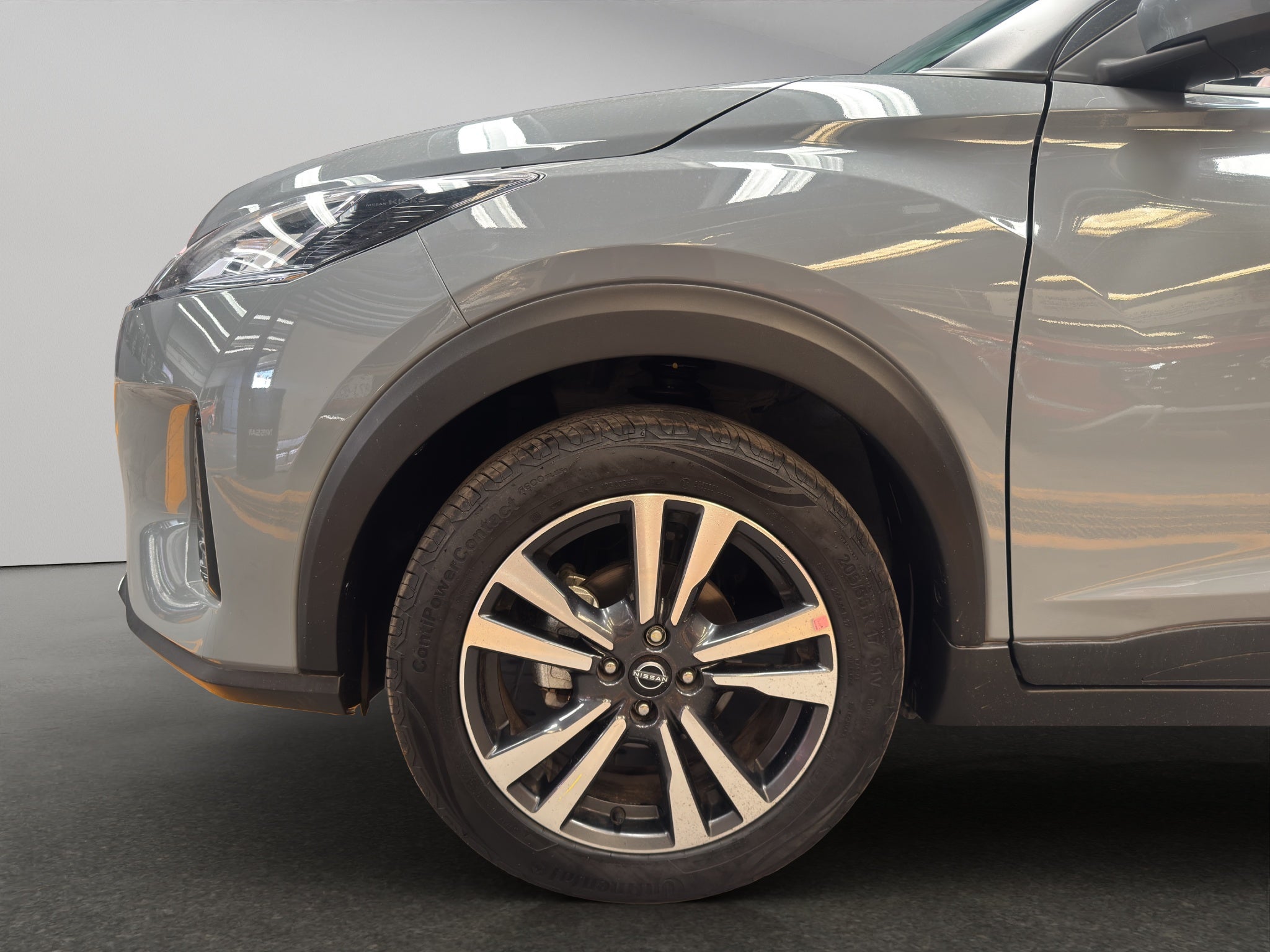 2025 Nissan Kicks VUD 5 pts. Play Advance, 1.6l, CVT, RA-17 (línea nueva)