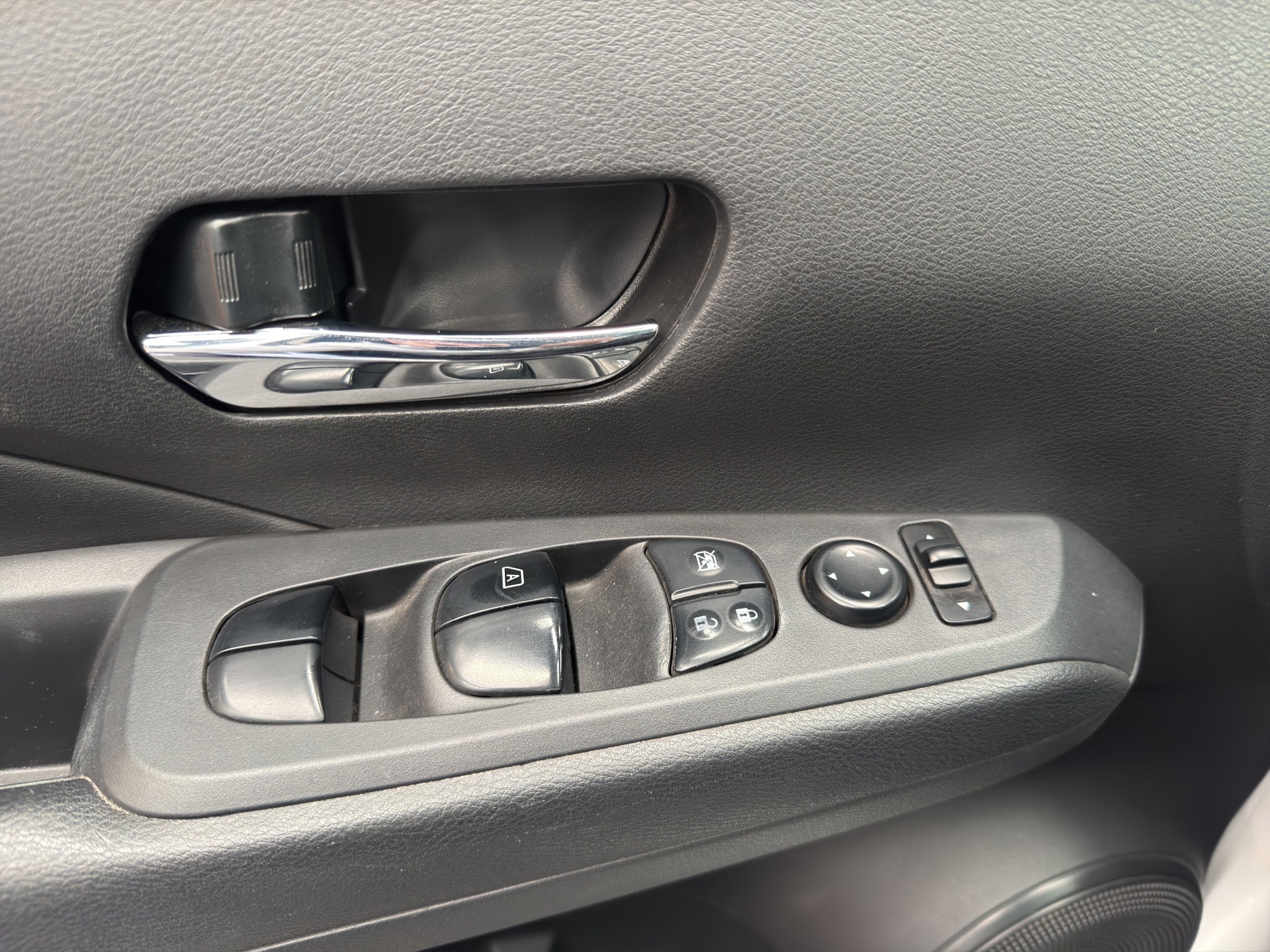 2022 Nissan Kicks VUD 5 pts. Platinum, 1.6l, TA, a/ac. Aut., piel, GPS, RA-18