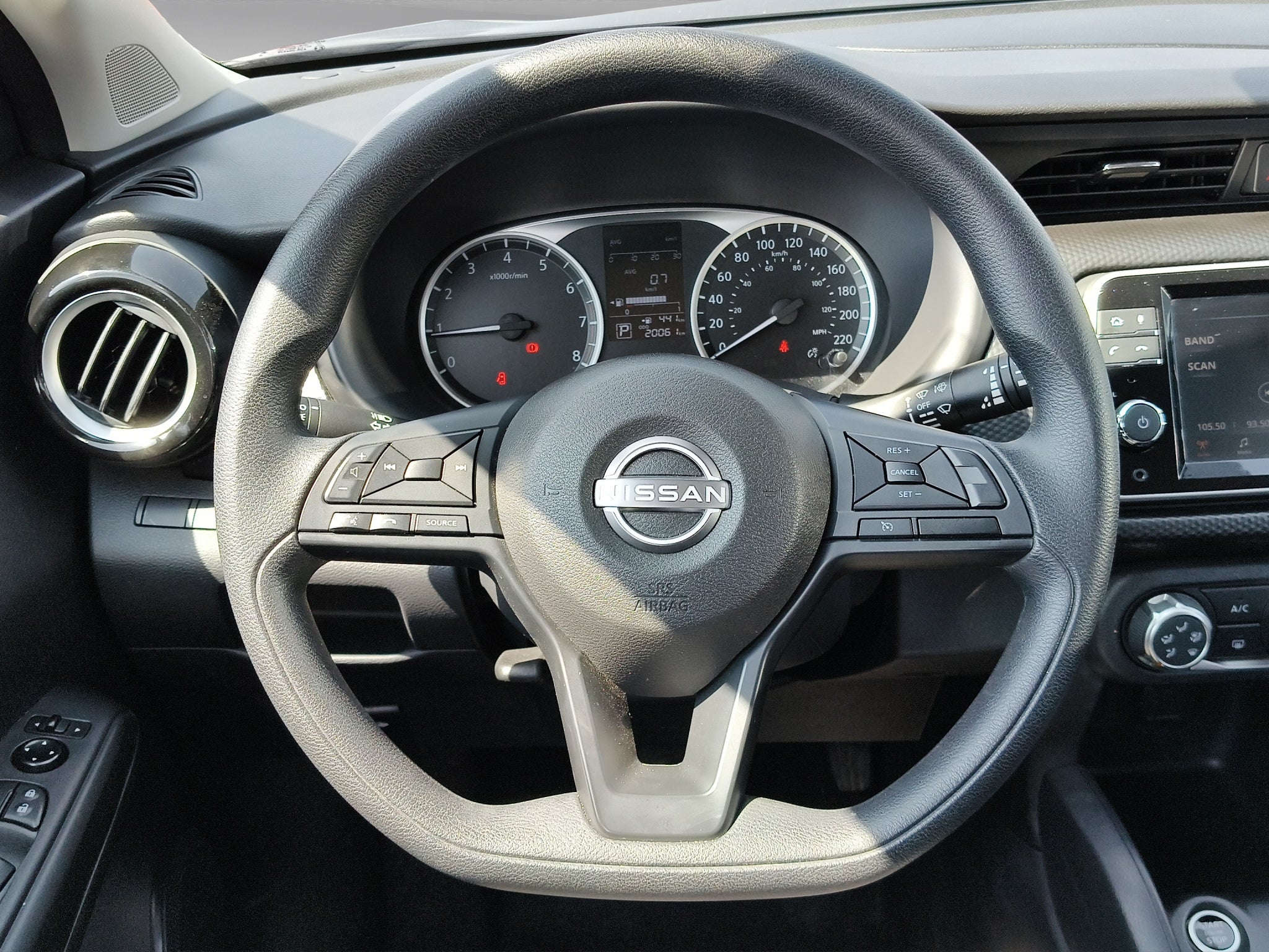2025 Nissan Kicks VUD 5 pts. Play Advance, 1.6l, CVT, RA-17 (línea nueva)