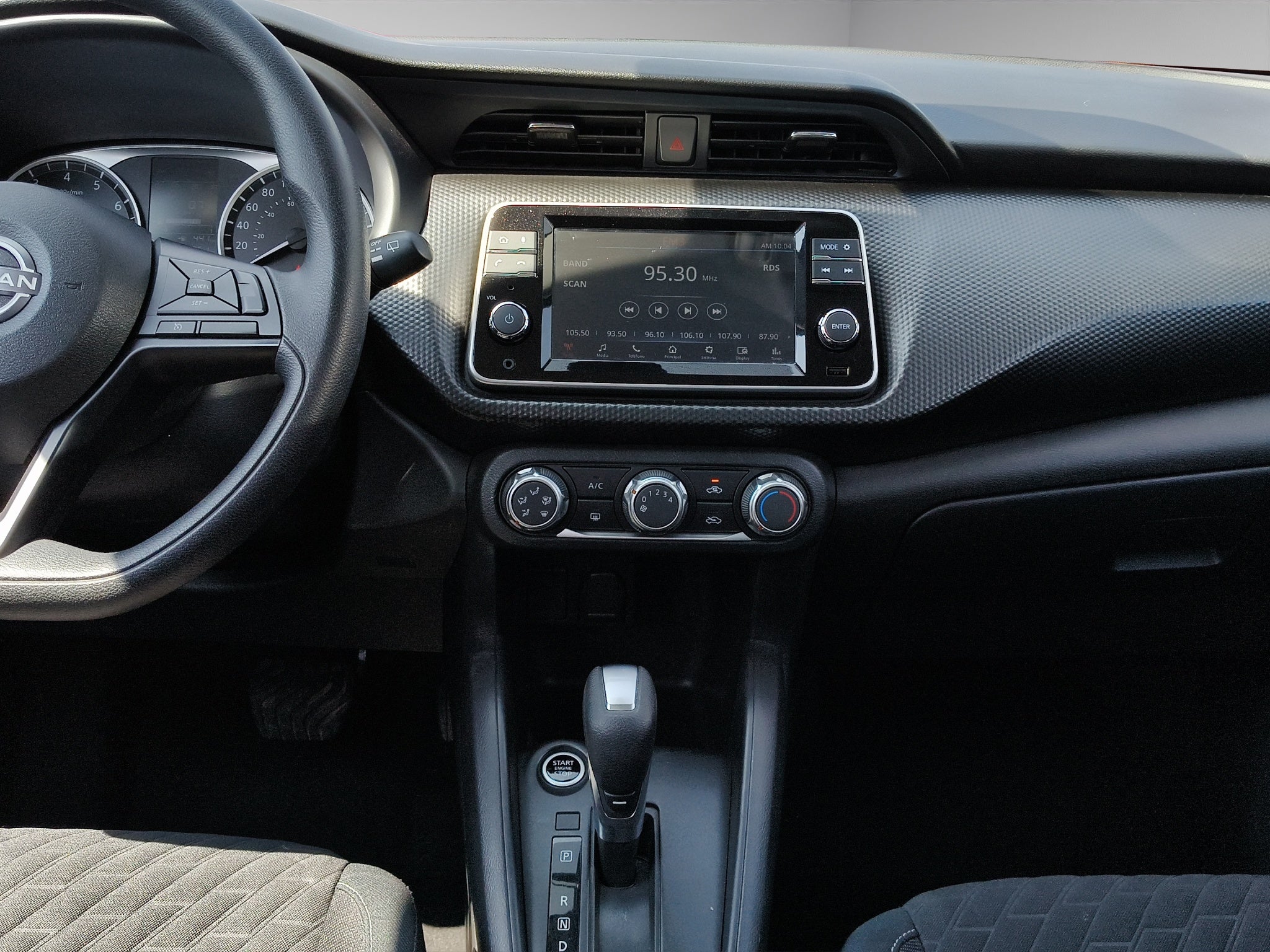 2025 Nissan Kicks VUD 5 pts. Play Advance, 1.6l, CVT, RA-17 (línea nueva)