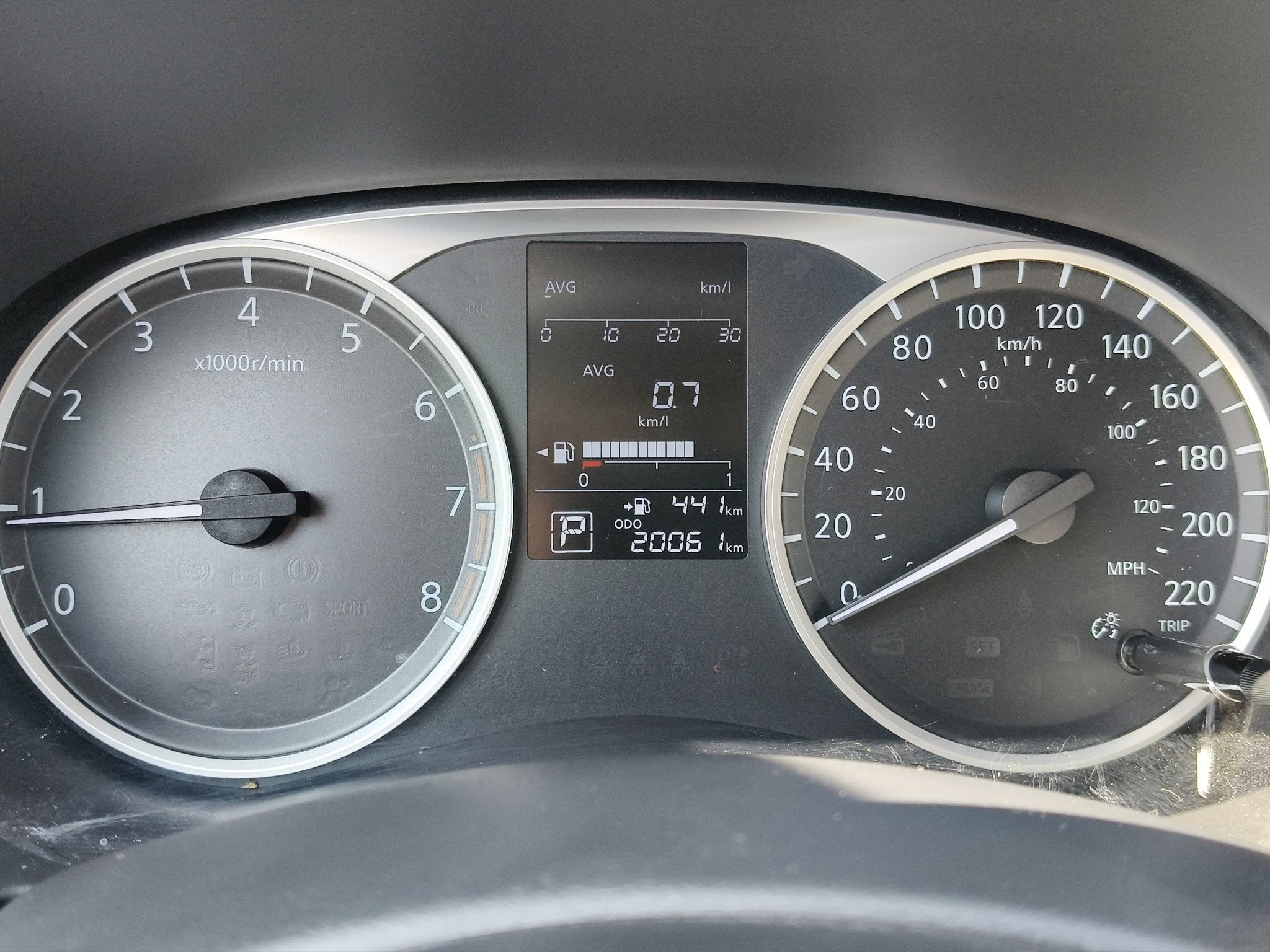 2025 Nissan Kicks VUD 5 pts. Play Advance, 1.6l, CVT, RA-17 (línea nueva)