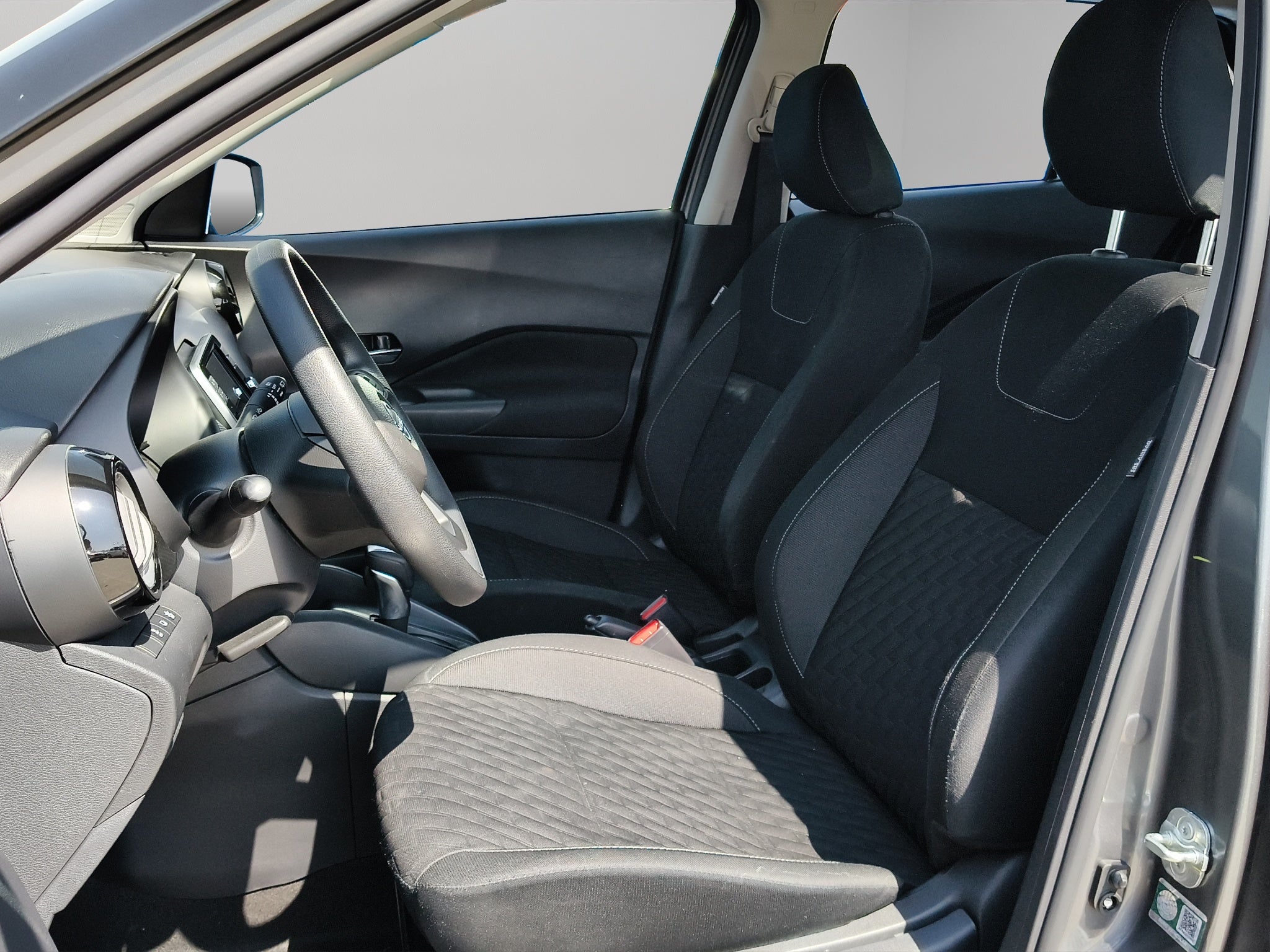 2025 Nissan Kicks VUD 5 pts. Play Advance, 1.6l, CVT, RA-17 (línea nueva)