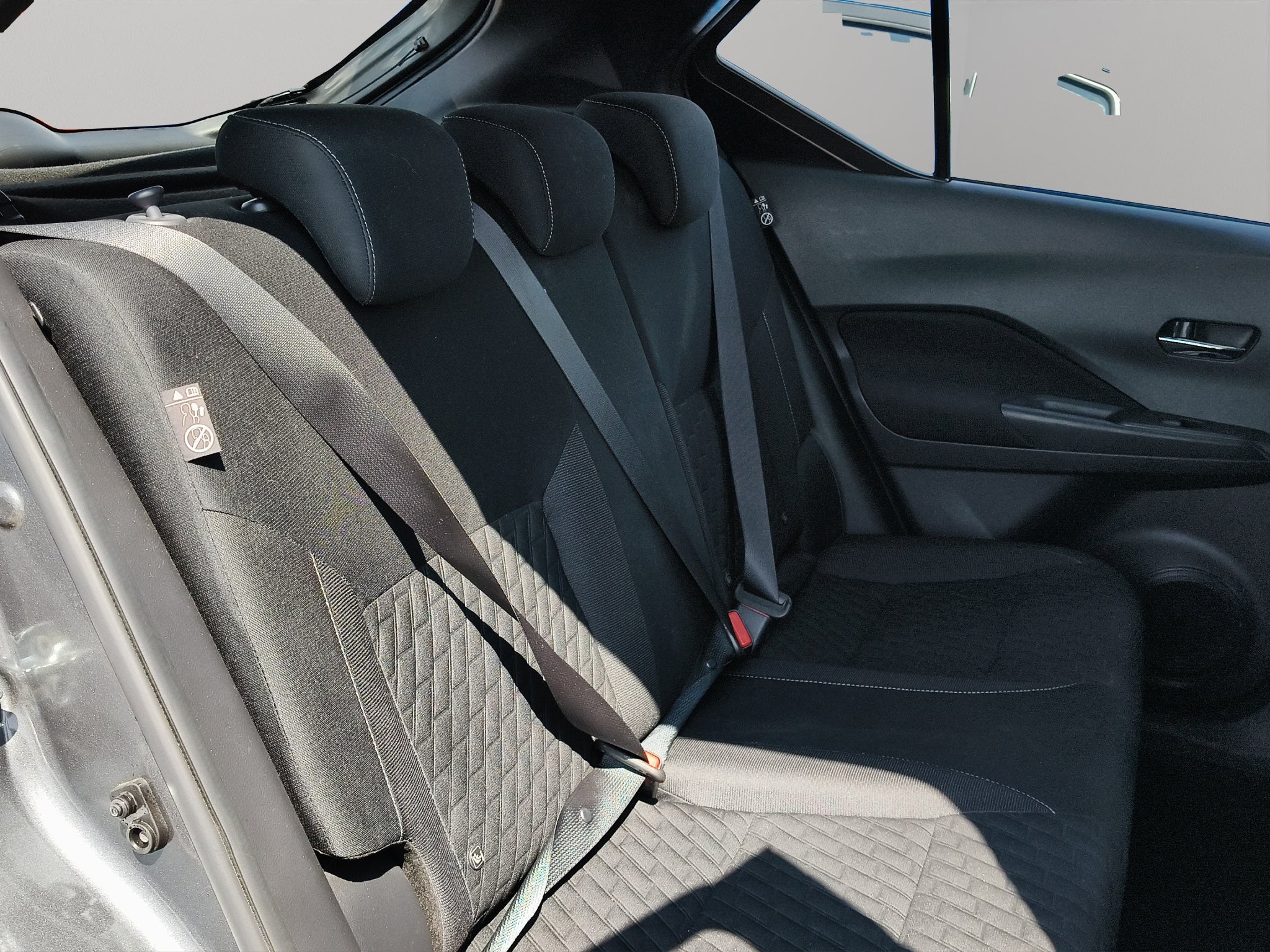 2025 Nissan Kicks VUD 5 pts. Play Advance, 1.6l, CVT, RA-17 (línea nueva)