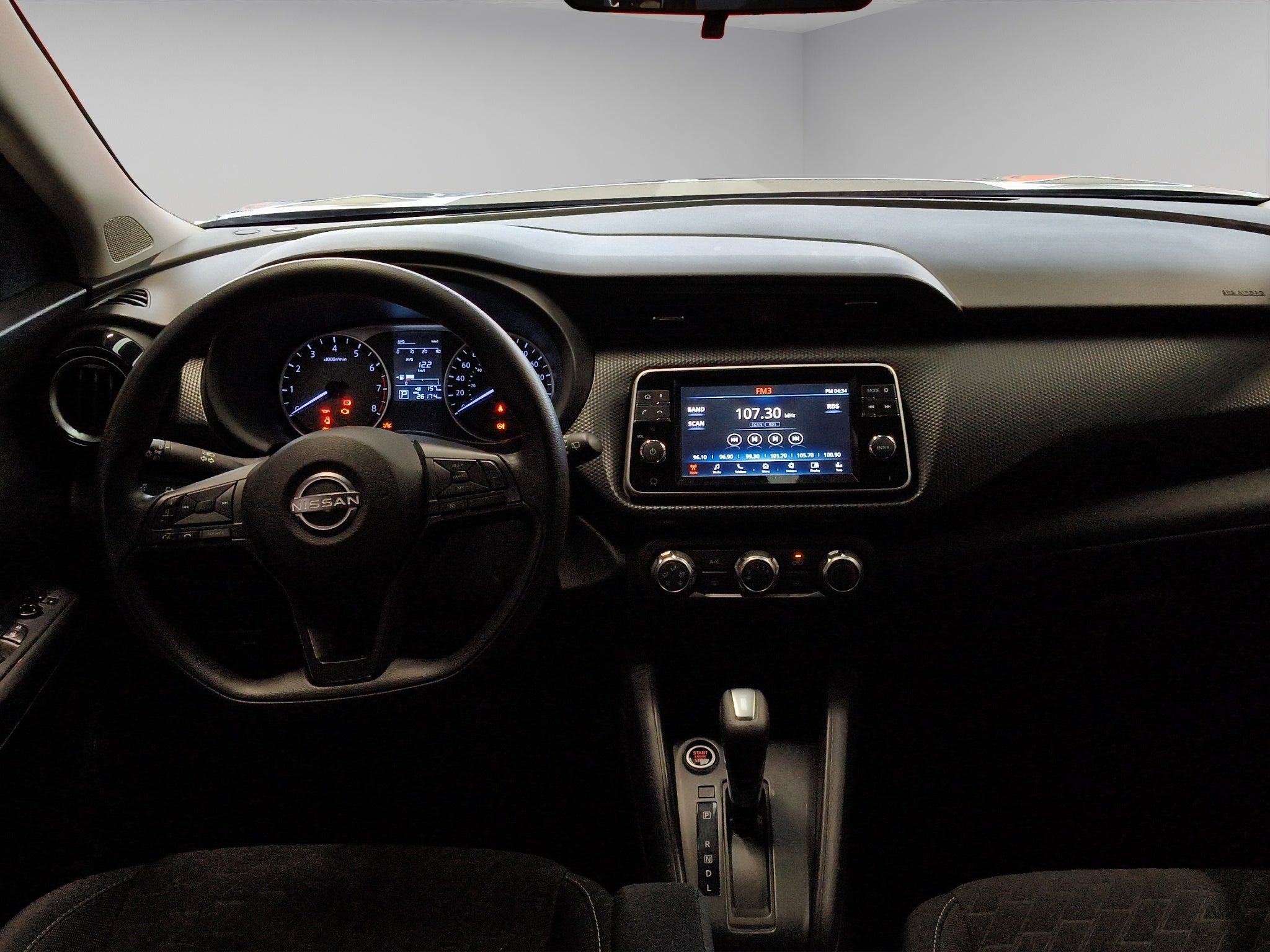 2025 Nissan Kicks VUD 5 pts. Play Advance, 1.6l, CVT, RA-17 (línea nueva)