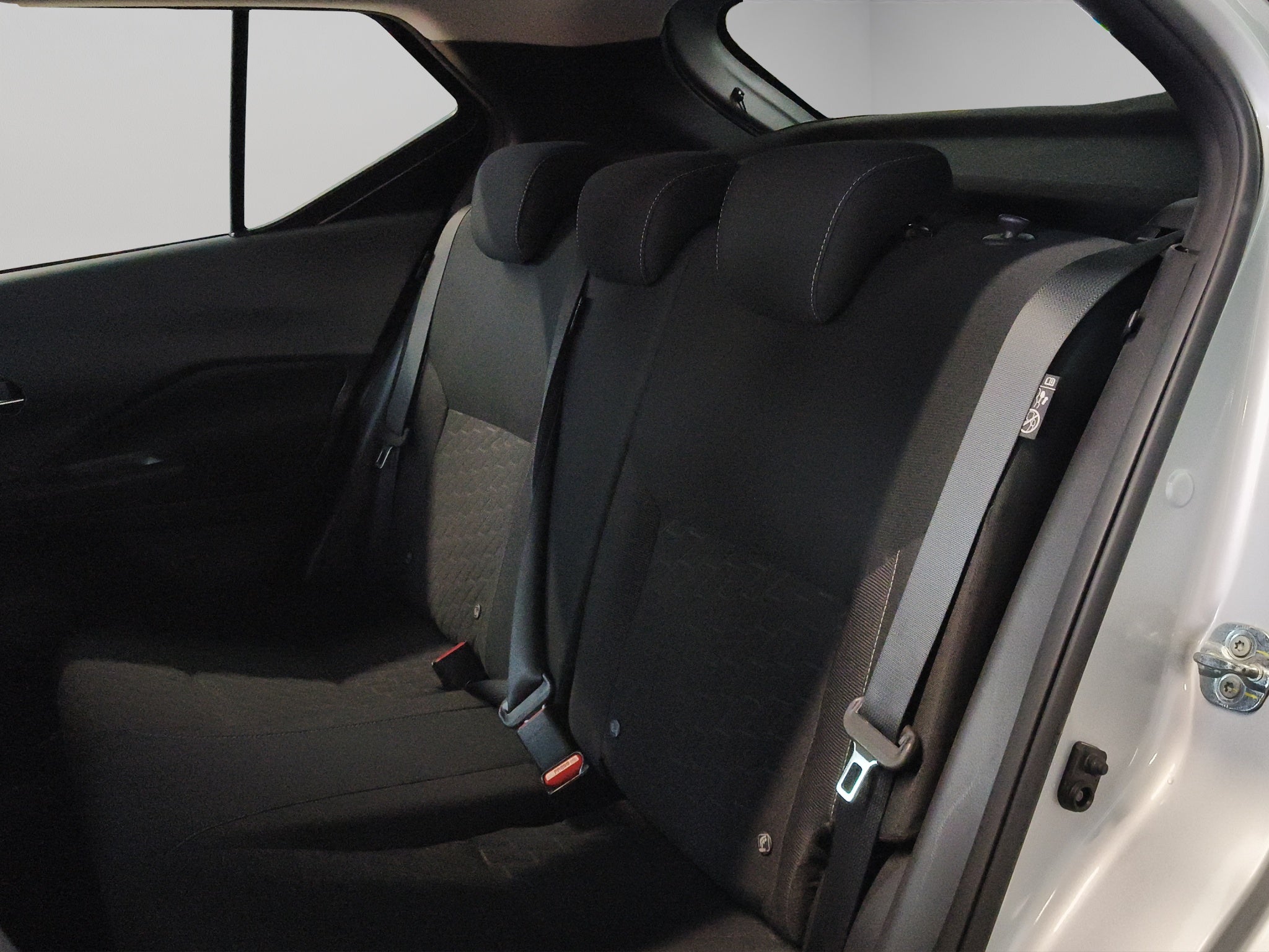 2025 Nissan Kicks VUD 5 pts. Play Advance, 1.6l, CVT, RA-17 (línea nueva)