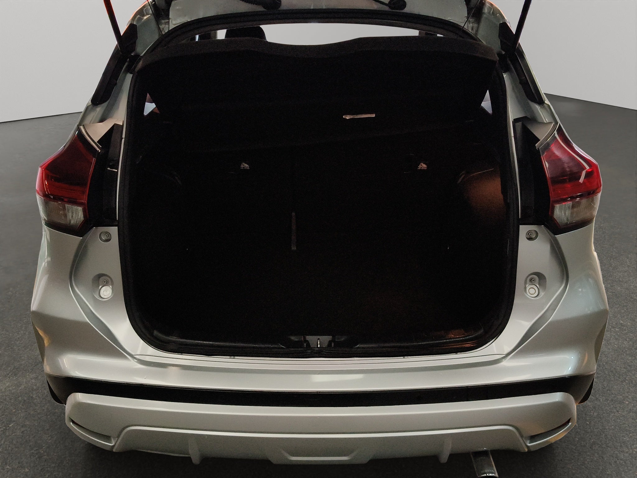 2025 Nissan Kicks VUD 5 pts. Play Advance, 1.6l, CVT, RA-17 (línea nueva)
