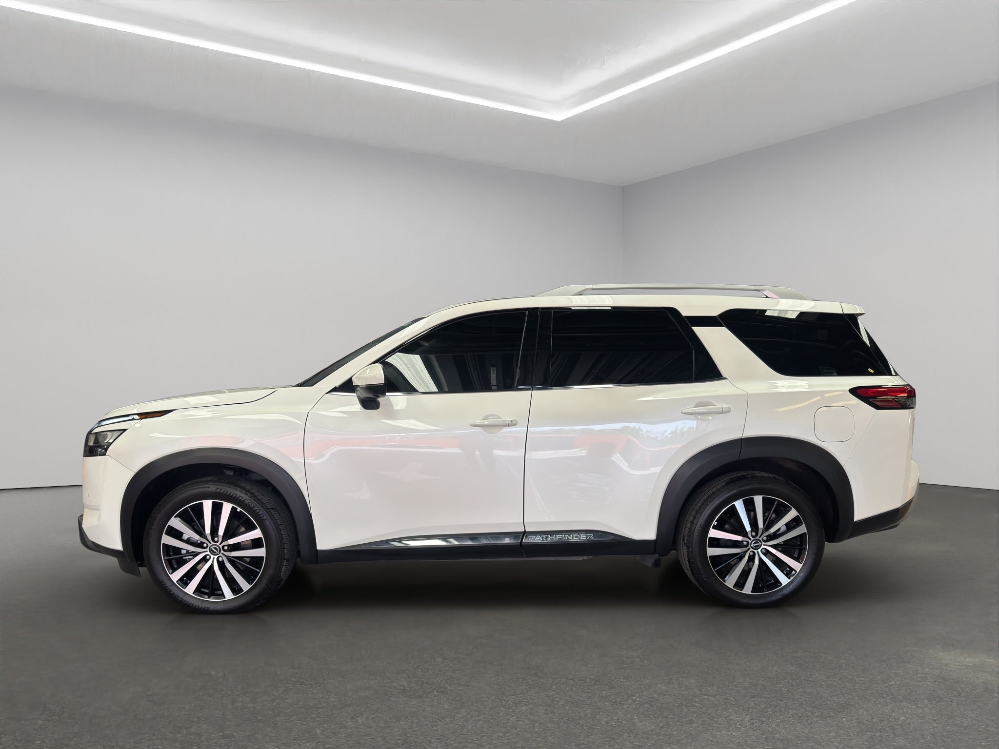 2024 Nissan Pathfinder VUD 5 pts. Platinum, 3.5l, TA, piel premium, RA-20, 4x4