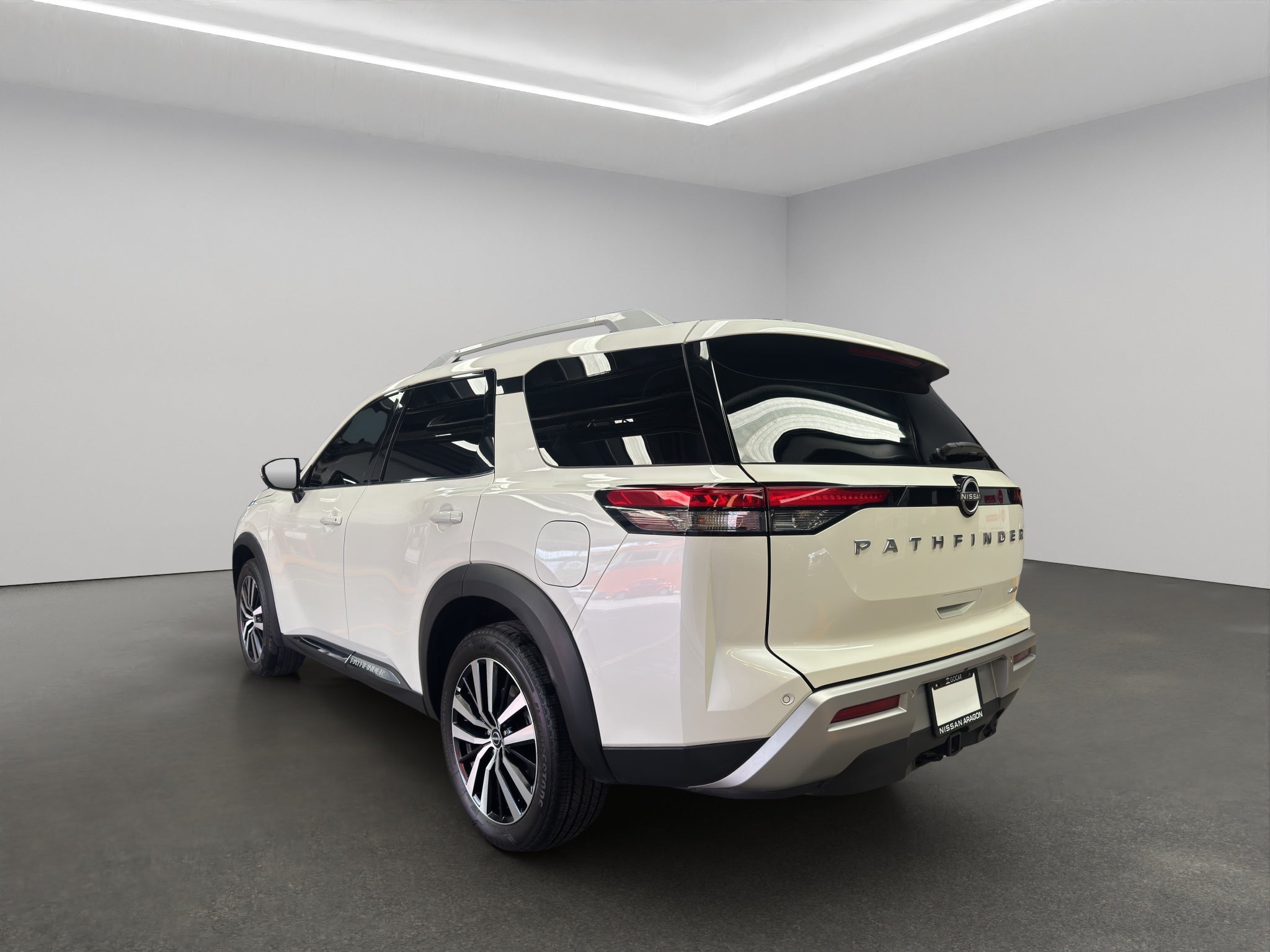 2024 Nissan Pathfinder VUD 5 pts. Platinum, 3.5l, TA, piel premium, RA-20, 4x4
