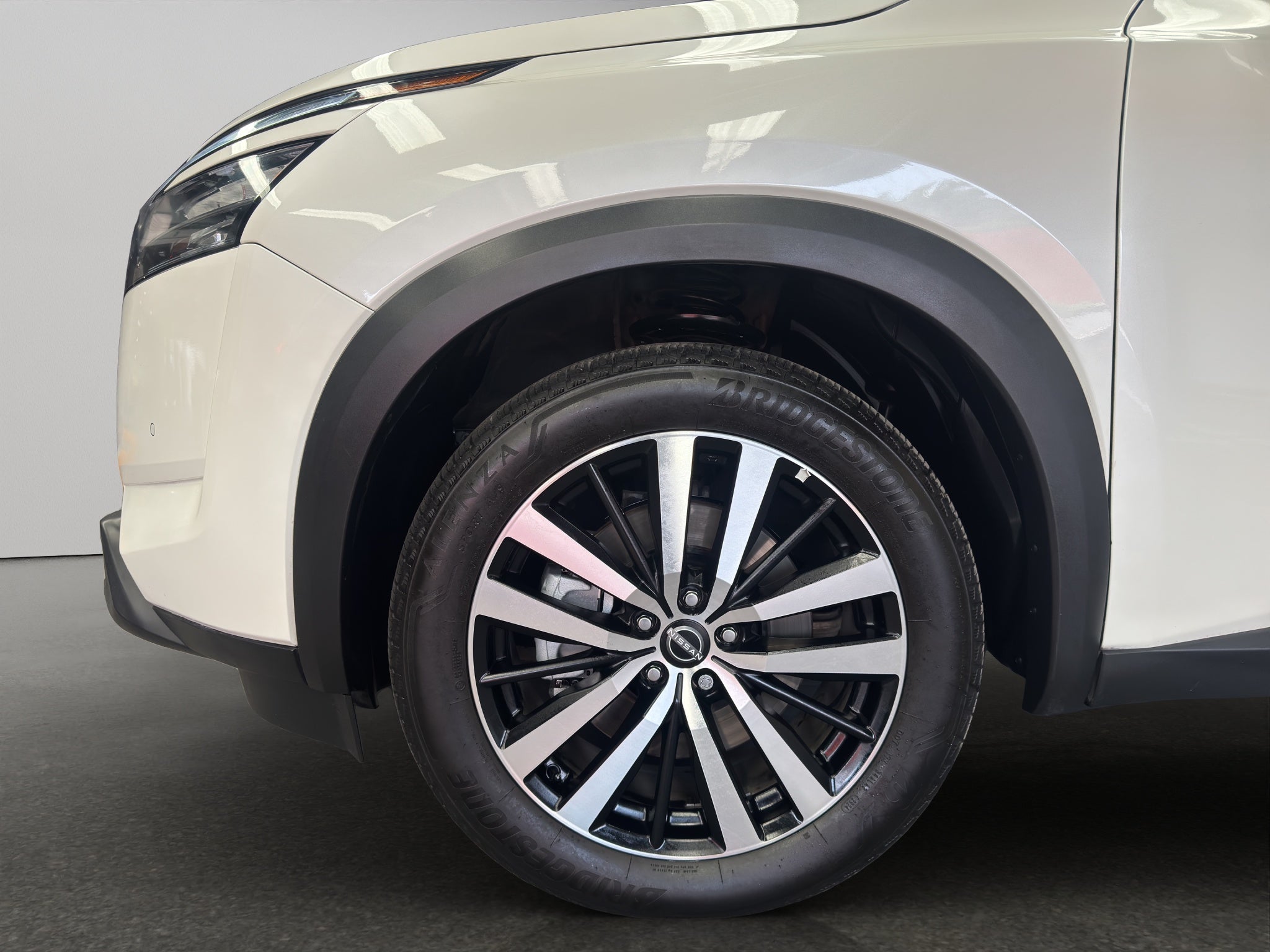 2024 Nissan Pathfinder VUD 5 pts. Platinum, 3.5l, TA, piel premium, RA-20, 4x4