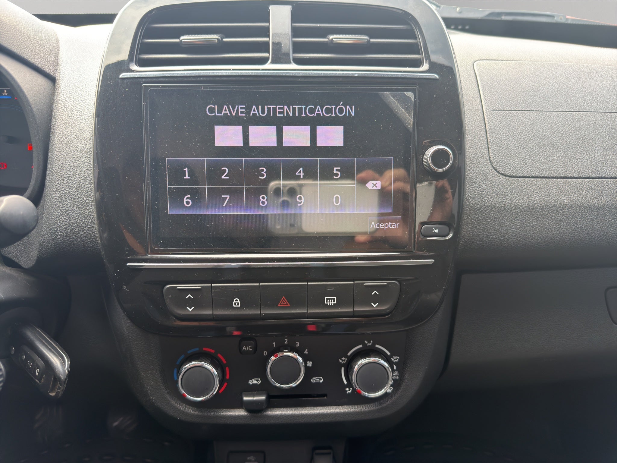 2024 Renault Kwid 5 pts. HB Bitono, TM5, a/ac., pantalla touch 8