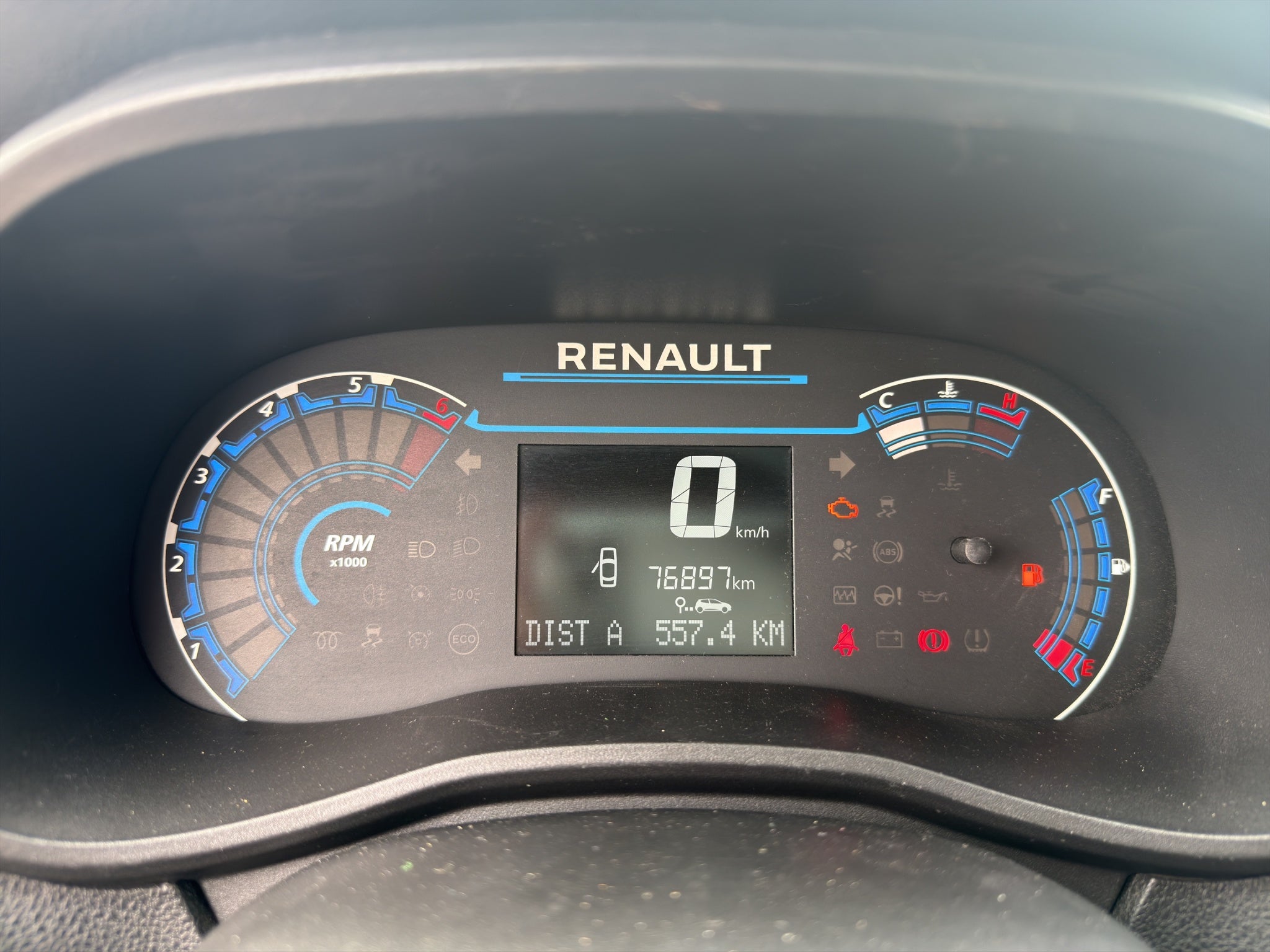 2024 Renault Kwid 5 pts. HB Bitono, TM5, a/ac., pantalla touch 8