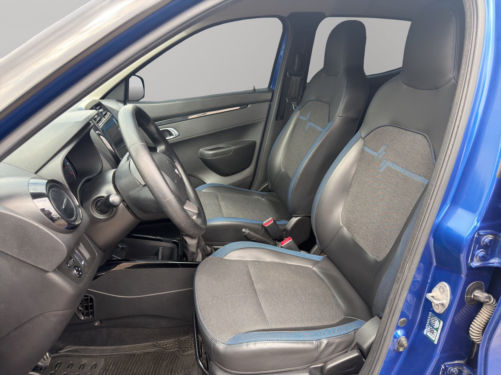 2024 Renault Kwid 5 pts. HB Bitono, TM5, a/ac., pantalla touch 8