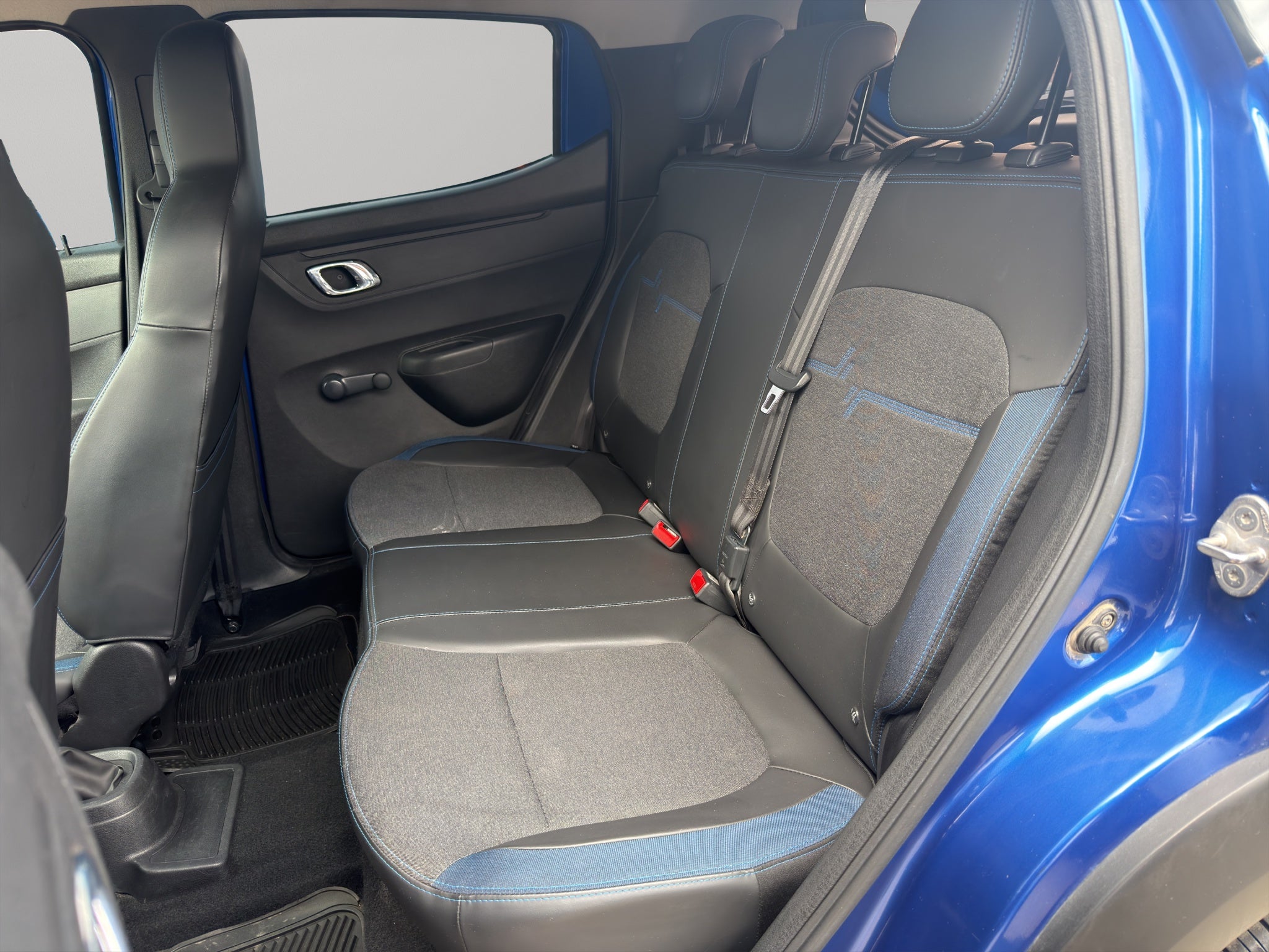 2024 Renault Kwid 5 pts. HB Bitono, TM5, a/ac., pantalla touch 8