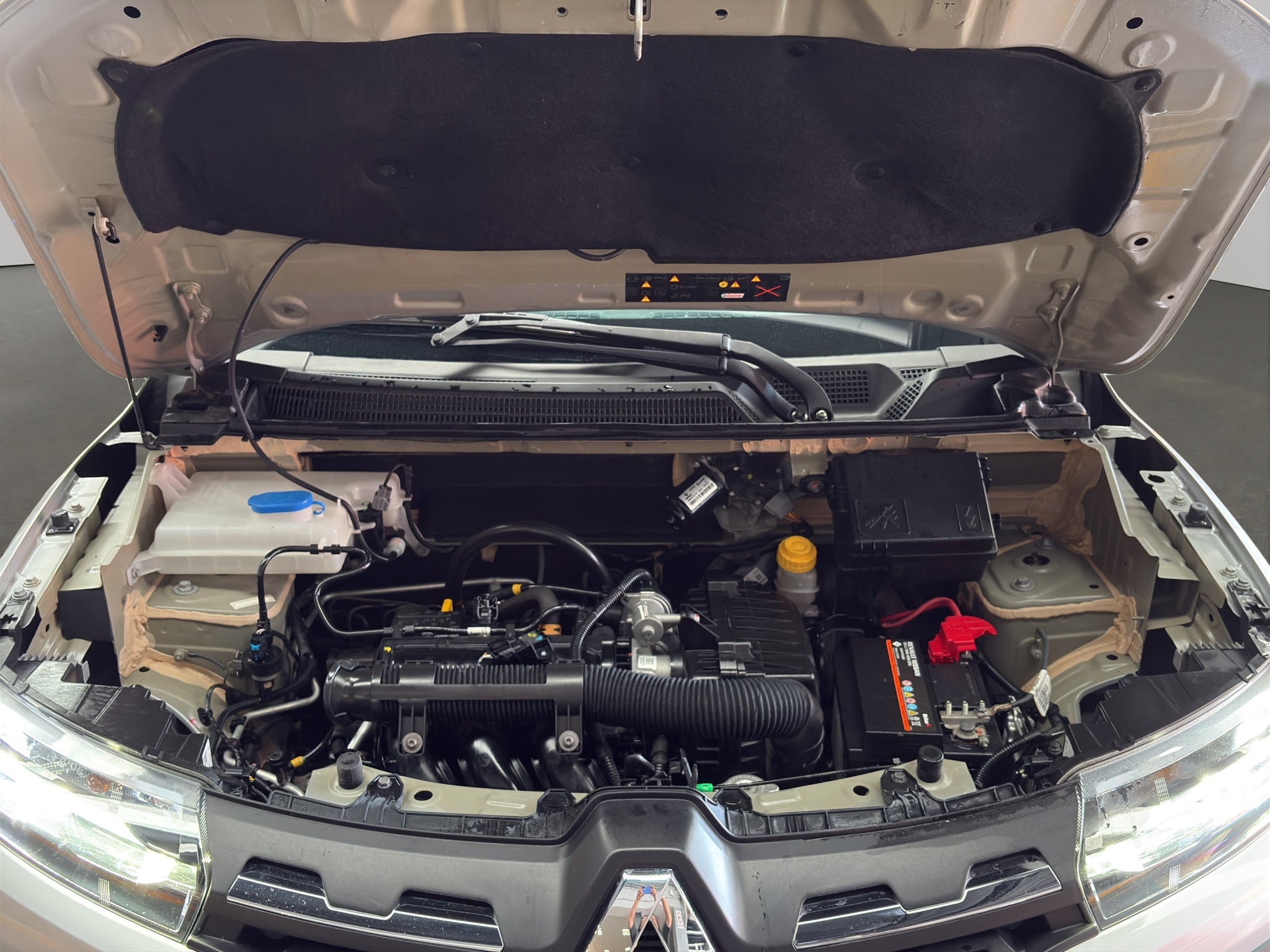 2024 Renault Kwid 5 pts. HB Bitono, TM5, a/ac., pantalla touch 8