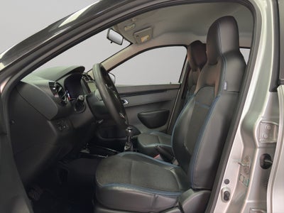 2024 Renault Kwid 5 pts. HB Bitono, TM5, a/ac., pantalla touch 8