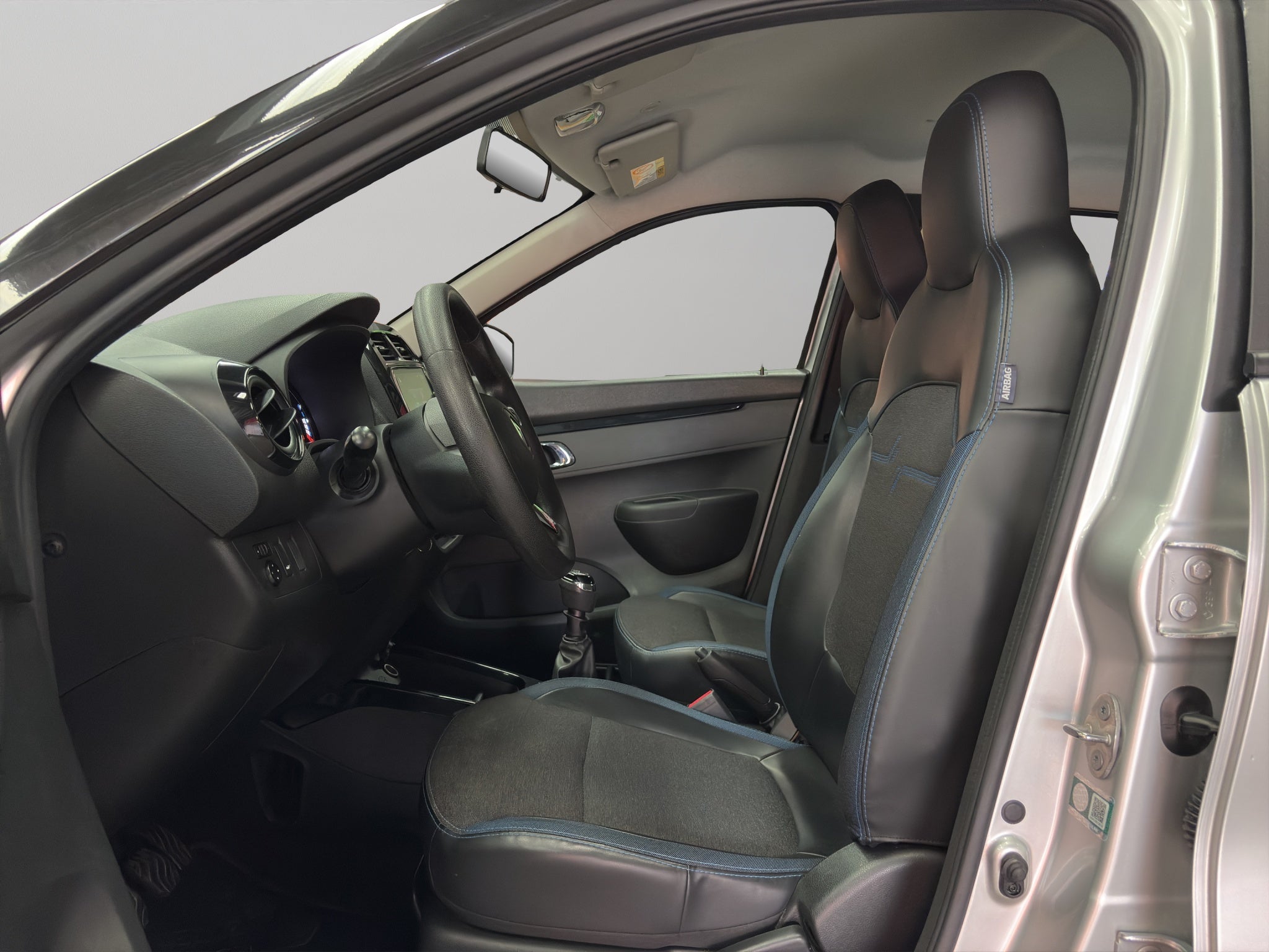 2024 Renault Kwid 5 pts. HB Bitono, TM5, a/ac., pantalla touch 8