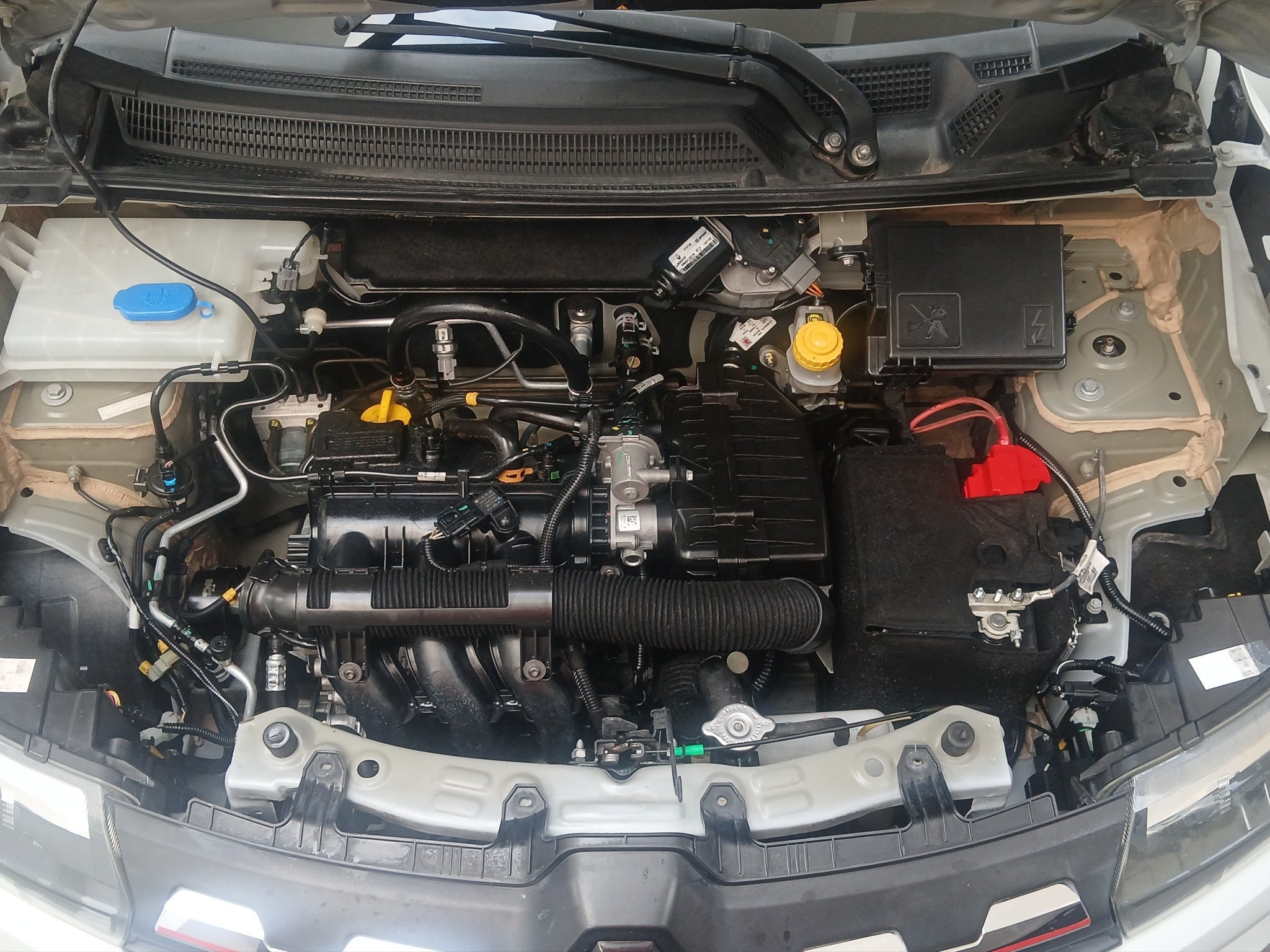 2023 Renault Kwid 5 pts. HB Bitono, TM5, a/ac., pantalla touch 8