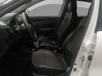 2023 Renault Kwid 5 pts. HB Bitono, TM5, a/ac., pantalla touch 8