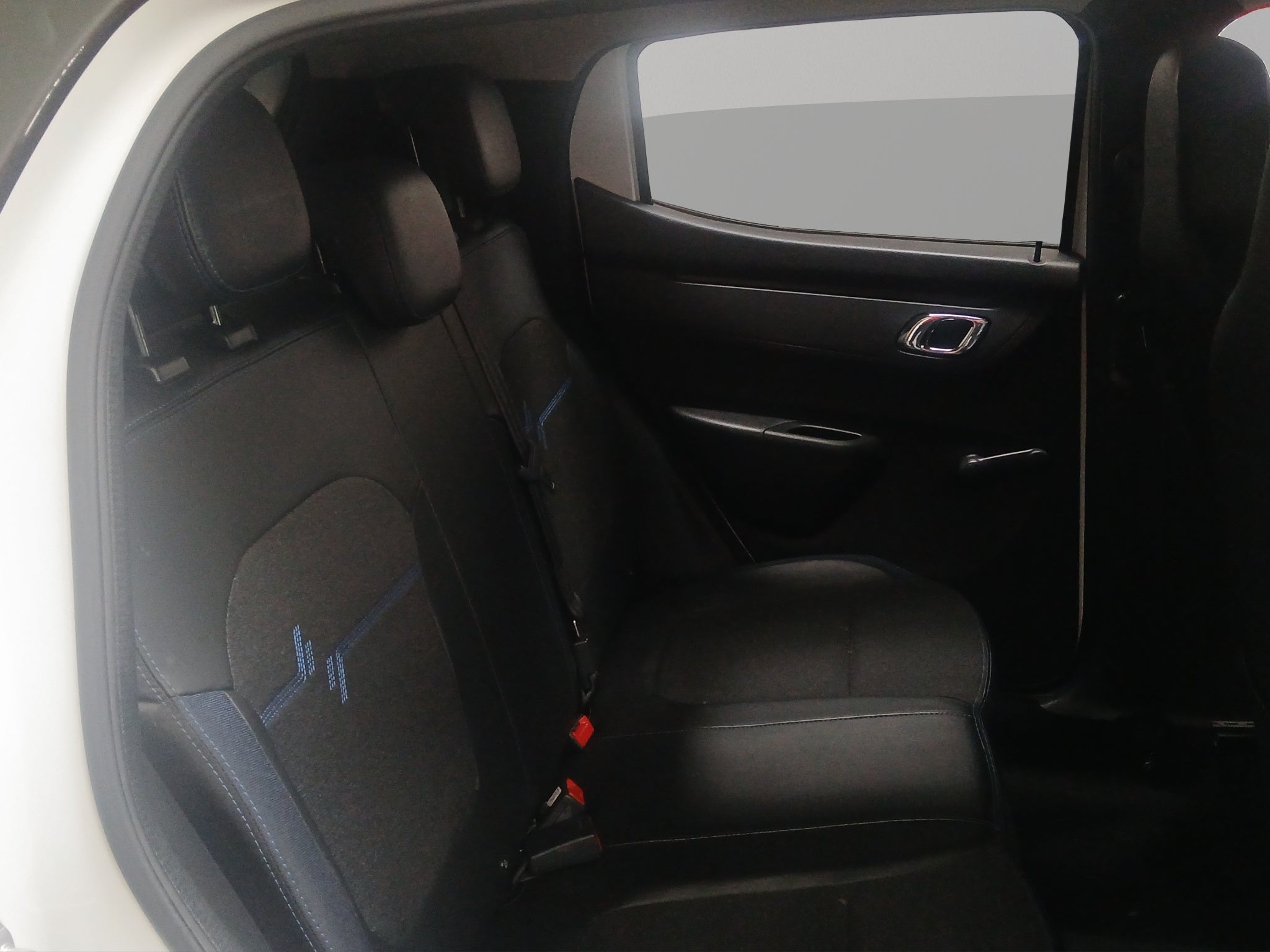 2023 Renault Kwid 5 pts. HB Bitono, TM5, a/ac., pantalla touch 8