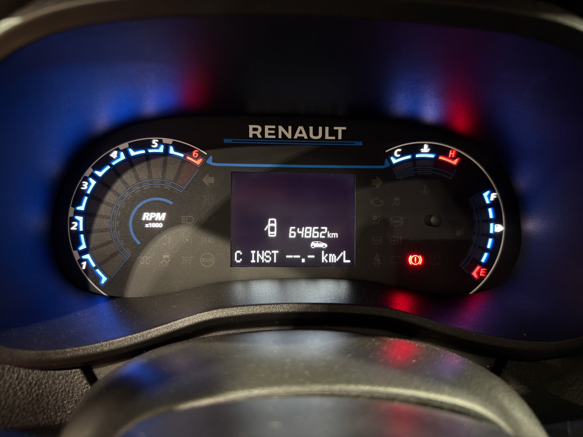 2024 Renault Kwid 5 pts. HB Bitono, TM5, a/ac., pantalla touch 8