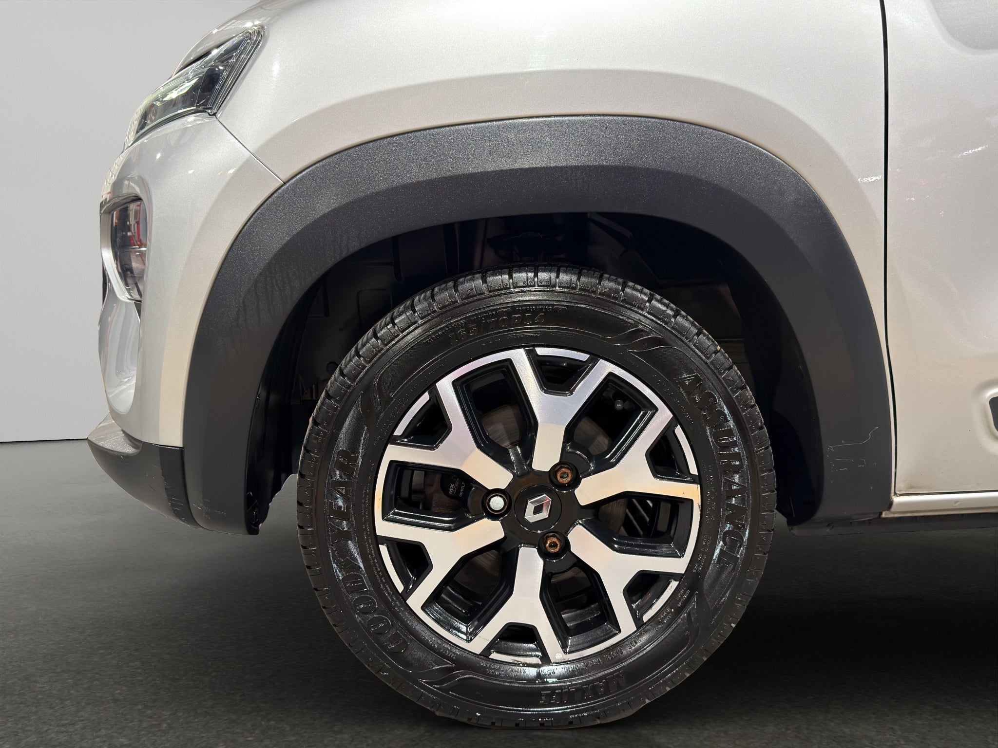 2024 Renault Kwid 5 pts. HB Bitono, TM5, a/ac., pantalla touch 8