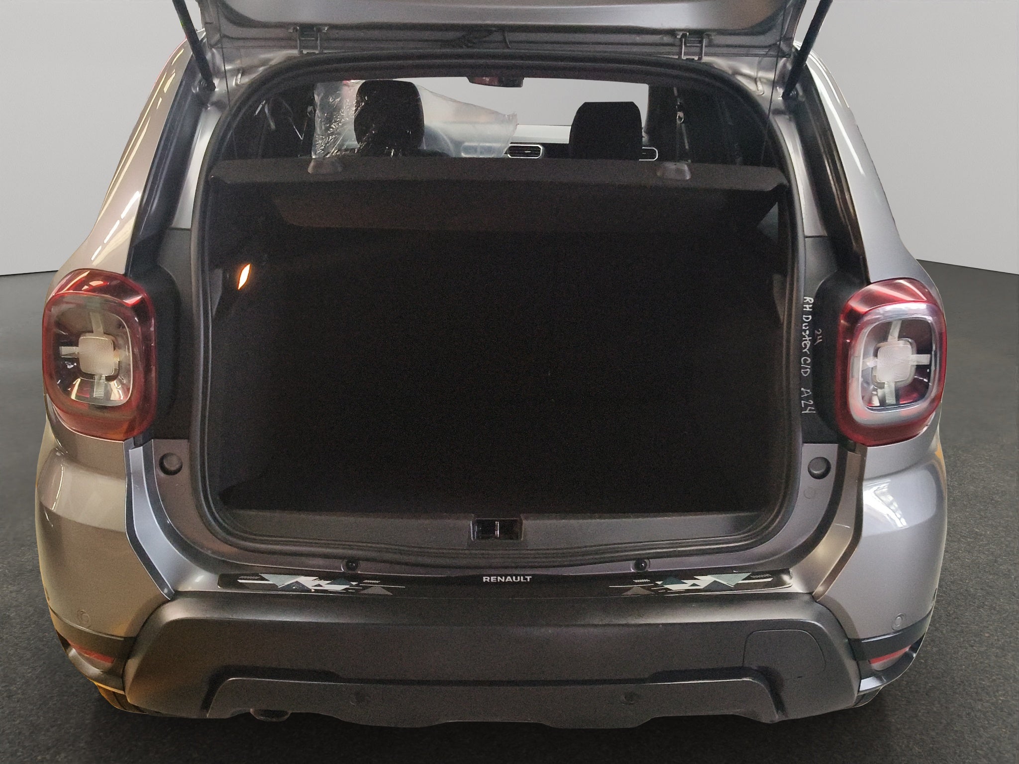 2024 Renault Duster VUD 5 pts. Iconic, 1.3T, TA, a/ac. Aut., botón encend., RA-17